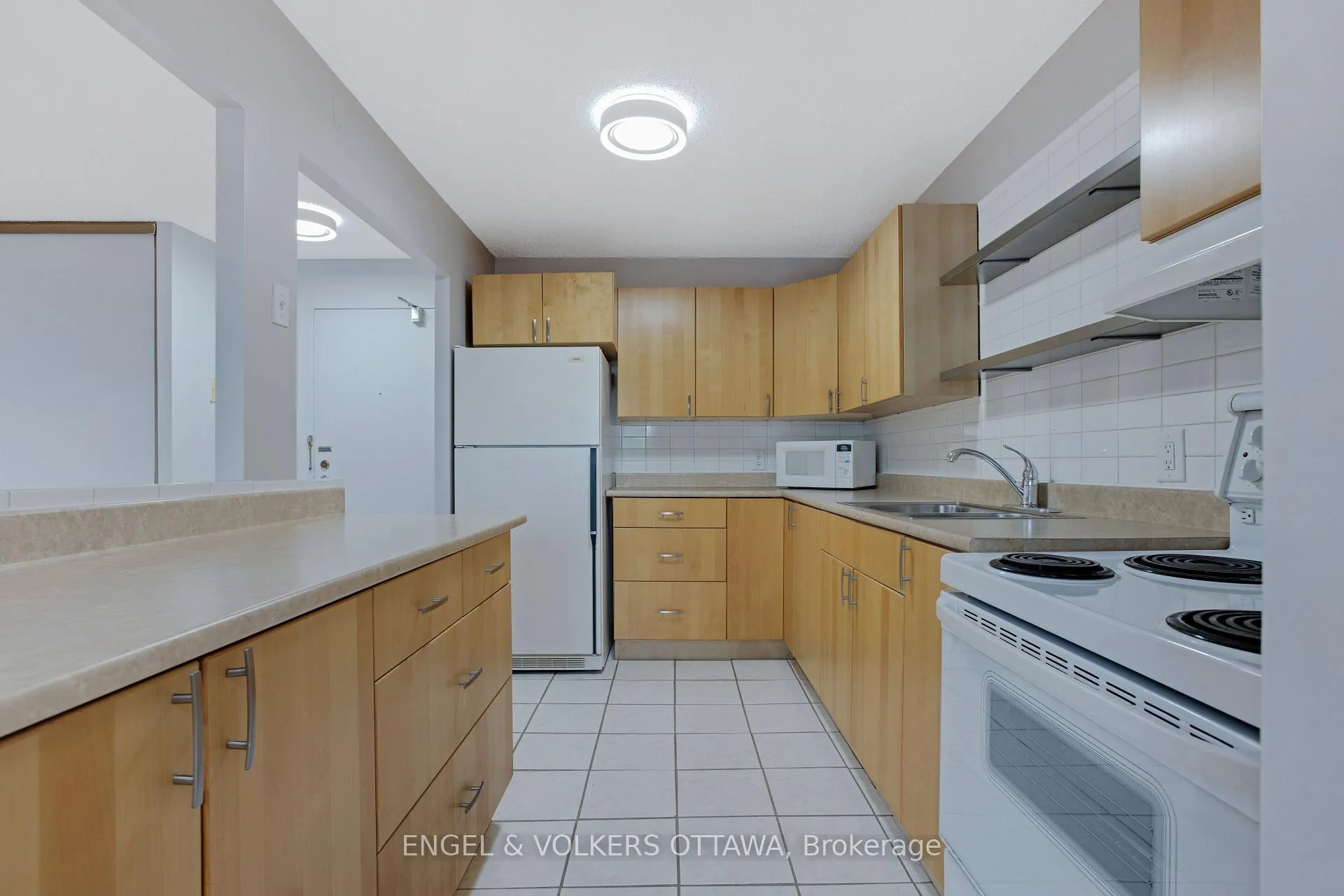 Photo 10 of Unit 301, 665 Bathgate Drive, Ottawa, Carson Meadows — HOMEH