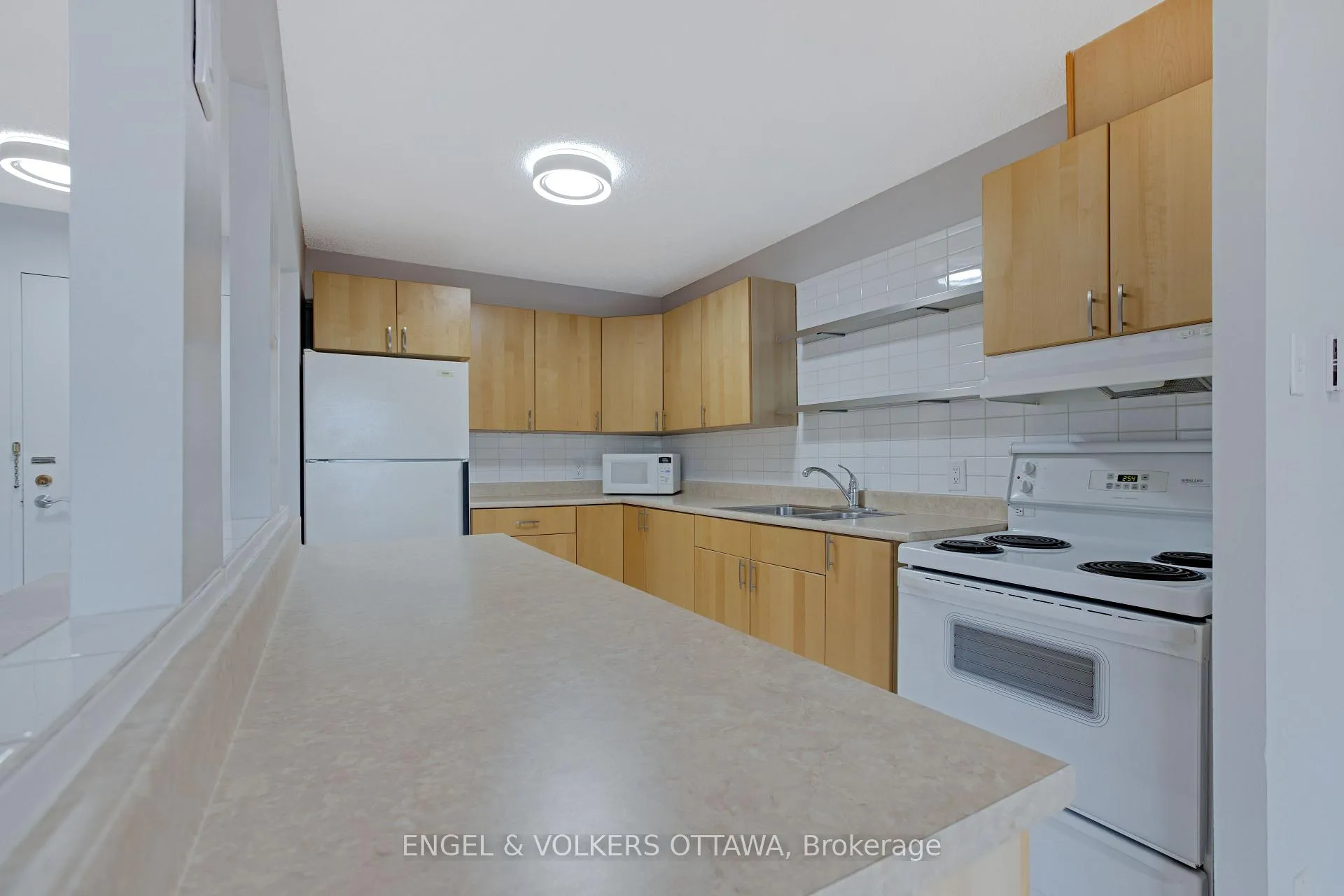 Photo 11 of Unit 301, 665 Bathgate Drive, Ottawa, Carson Meadows — HOMEH