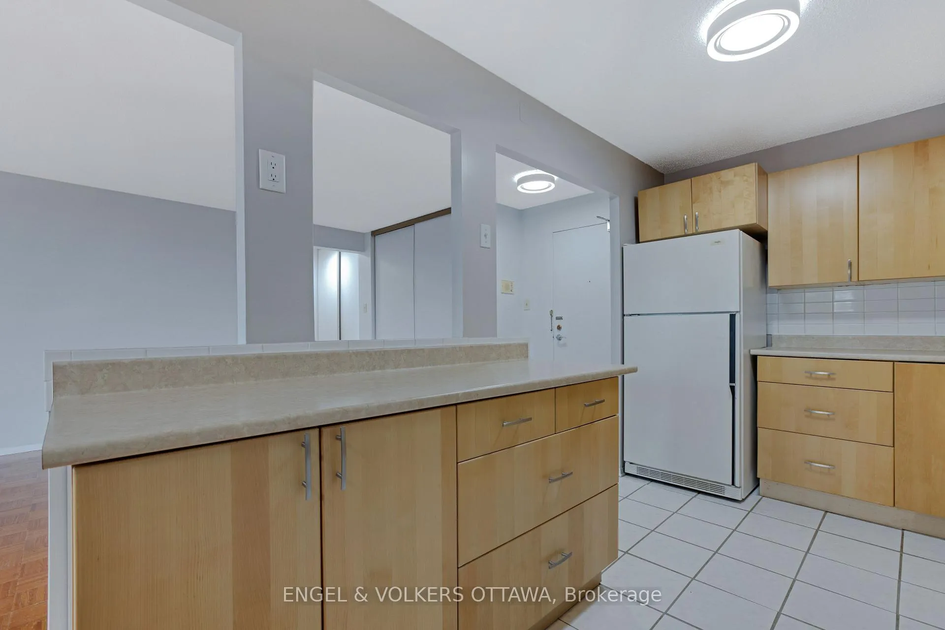 Photo 12 of Unit 301, 665 Bathgate Drive, Ottawa, Carson Meadows — HOMEH