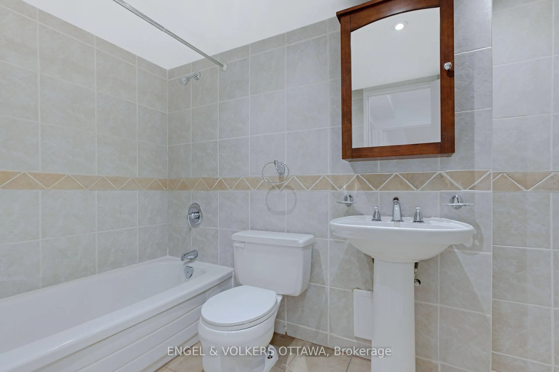 Photo 16 of Unit 301, 665 Bathgate Drive, Ottawa, Carson Meadows — HOMEH