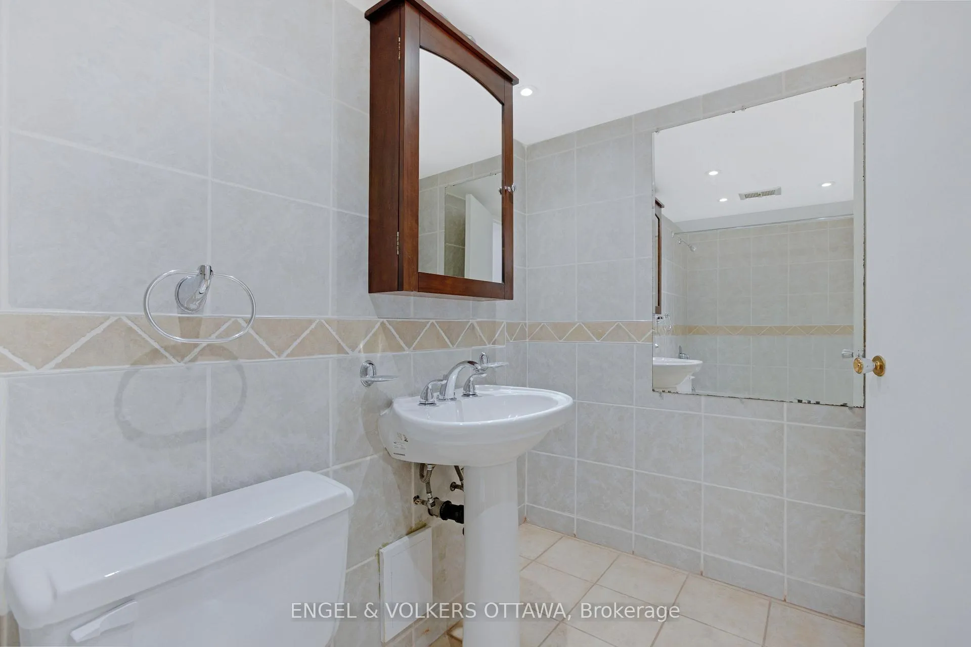 Photo 17 of Unit 301, 665 Bathgate Drive, Ottawa, Carson Meadows — HOMEH