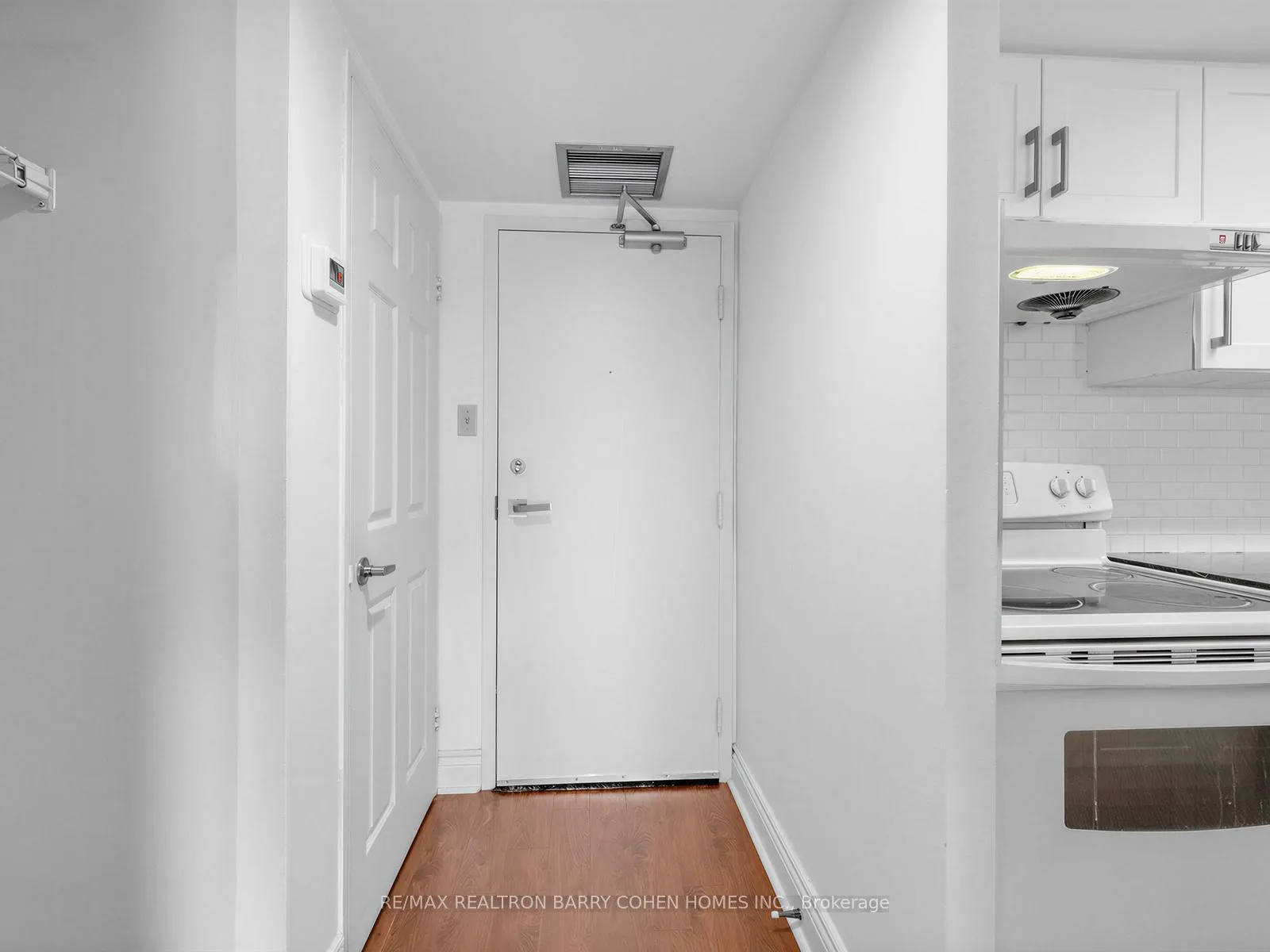 Photo 3 of Unit 303, 725 King Street W, Toronto, Niagara — HOMEH