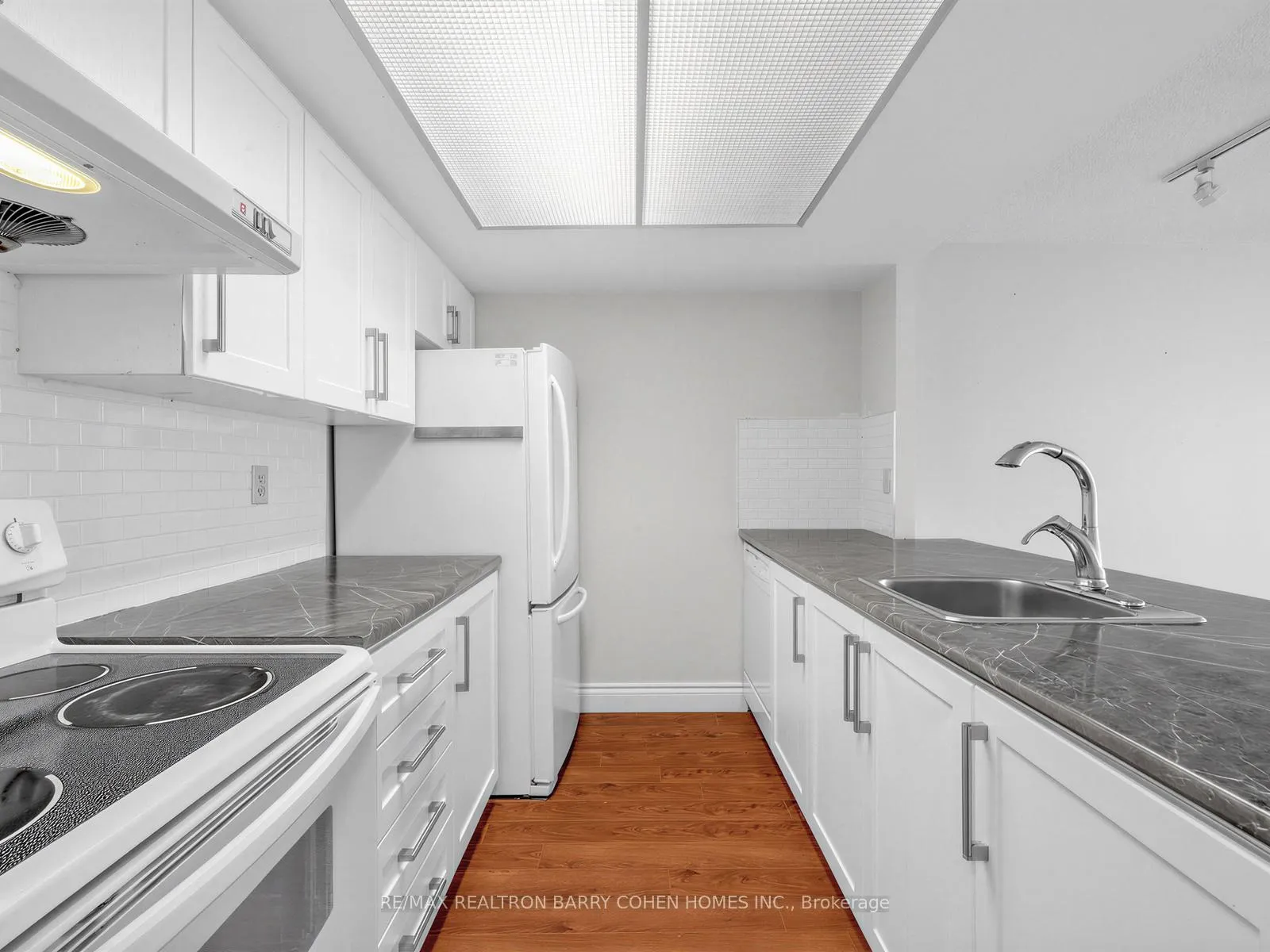 Photo 6 of Unit 303, 725 King Street W, Toronto, Niagara — HOMEH