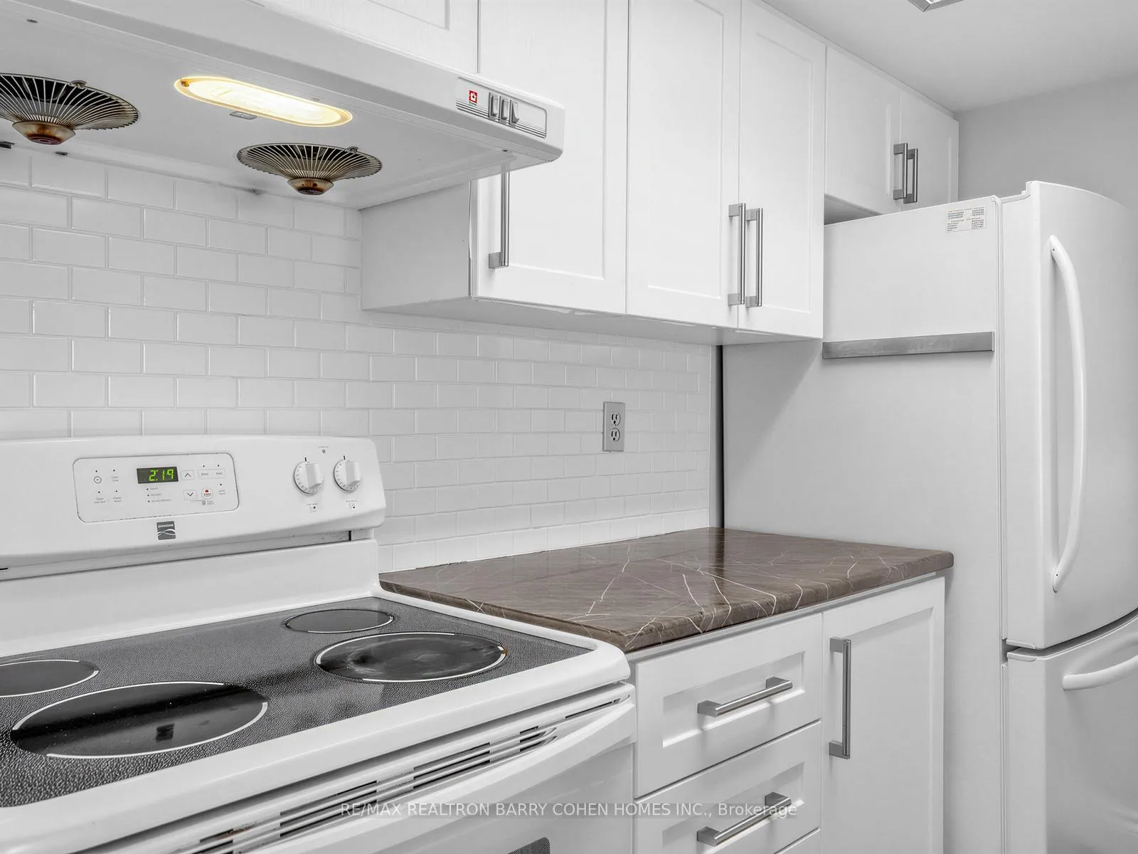 Photo 7 of Unit 303, 725 King Street W, Toronto, Niagara — HOMEH