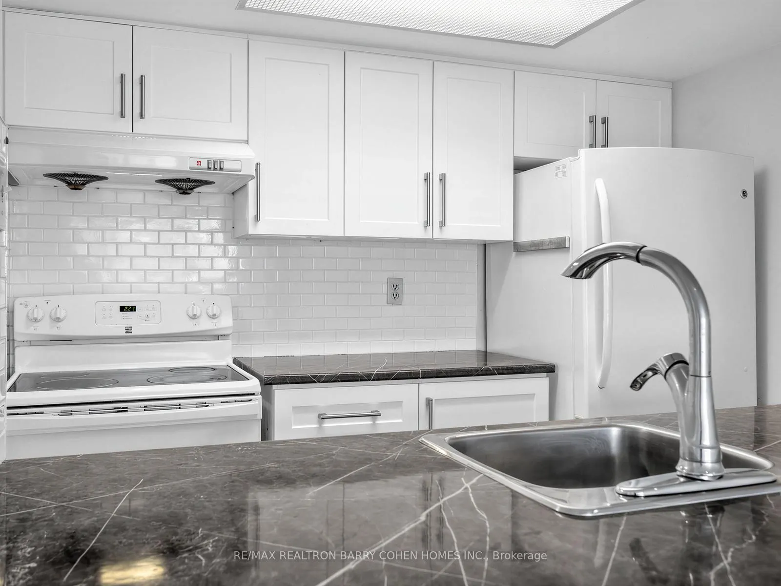 Photo 9 of Unit 303, 725 King Street W, Toronto, Niagara — HOMEH