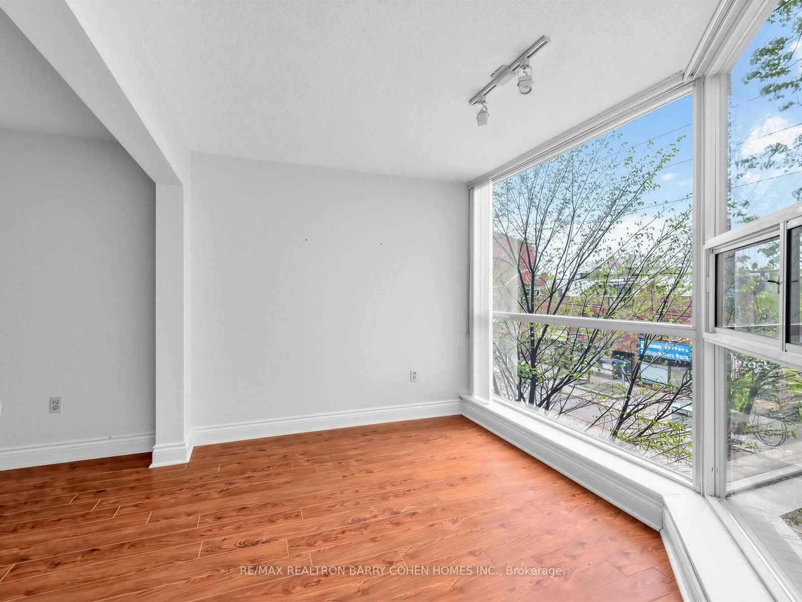 Photo 15 of Unit 303, 725 King Street W, Toronto, Niagara — HOMEH