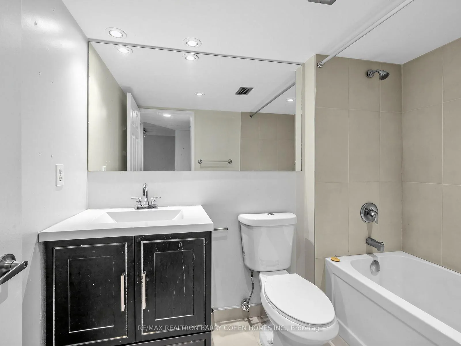 Photo 23 of Unit 303, 725 King Street W, Toronto, Niagara — HOMEH