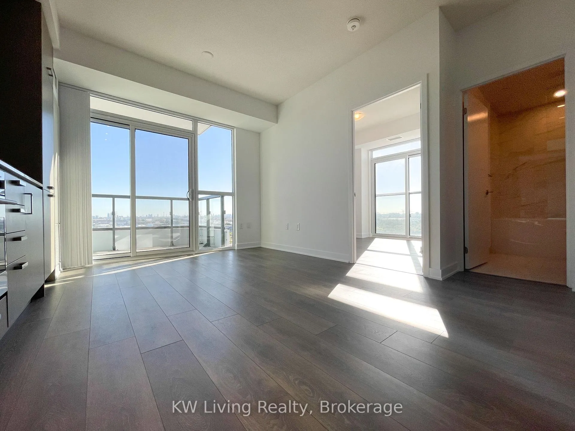 Photo 3 of Unit 1117, 60 Honeycrisp Crescent, Vaughan, Vaughan Corporate Centre — HOMEH