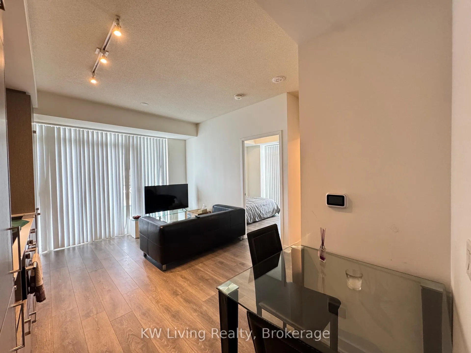 Photo 4 of Unit 1117, 60 Honeycrisp Crescent, Vaughan, Vaughan Corporate Centre — HOMEH