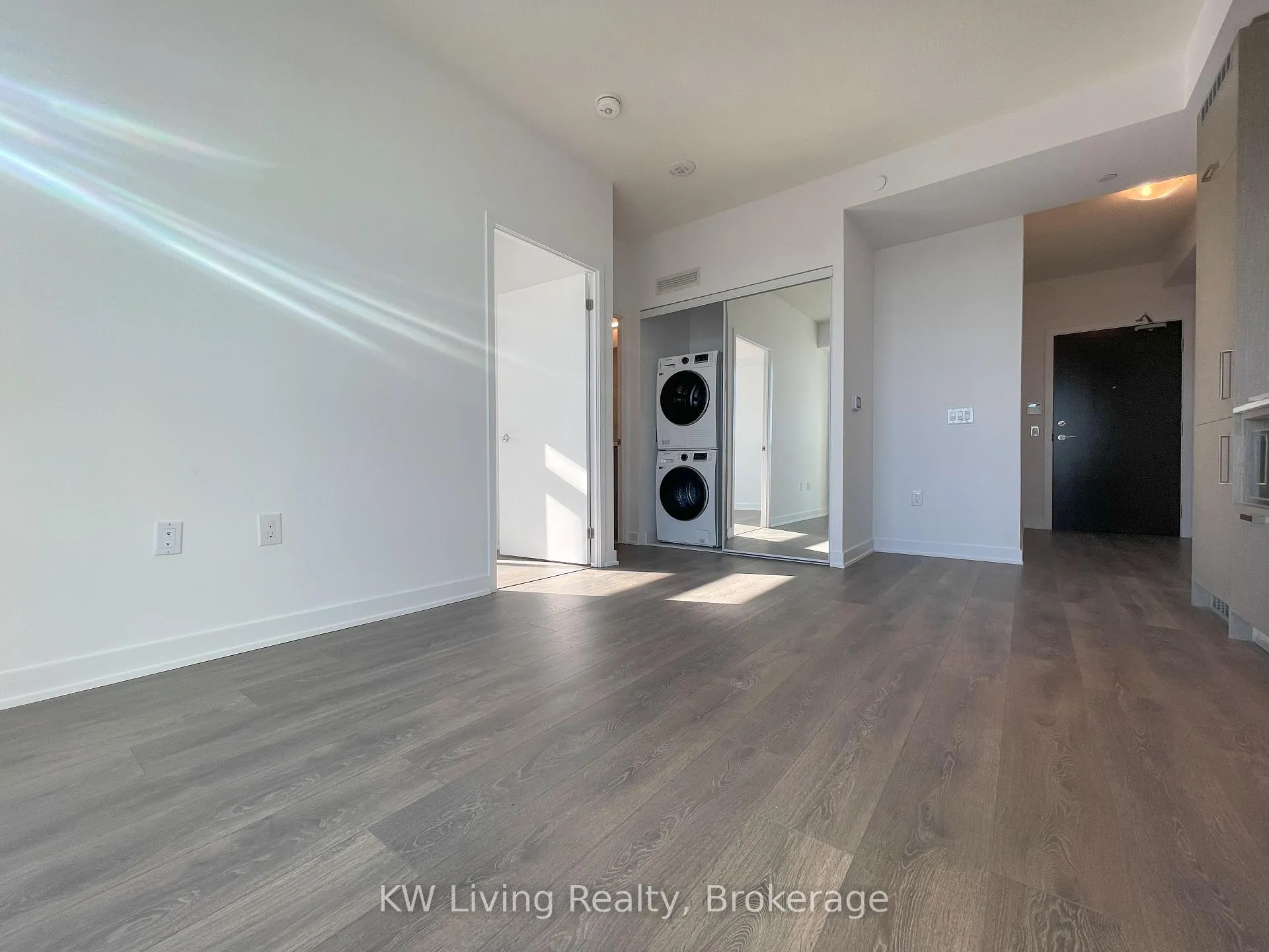 Photo 5 of Unit 1117, 60 Honeycrisp Crescent, Vaughan, Vaughan Corporate Centre — HOMEH