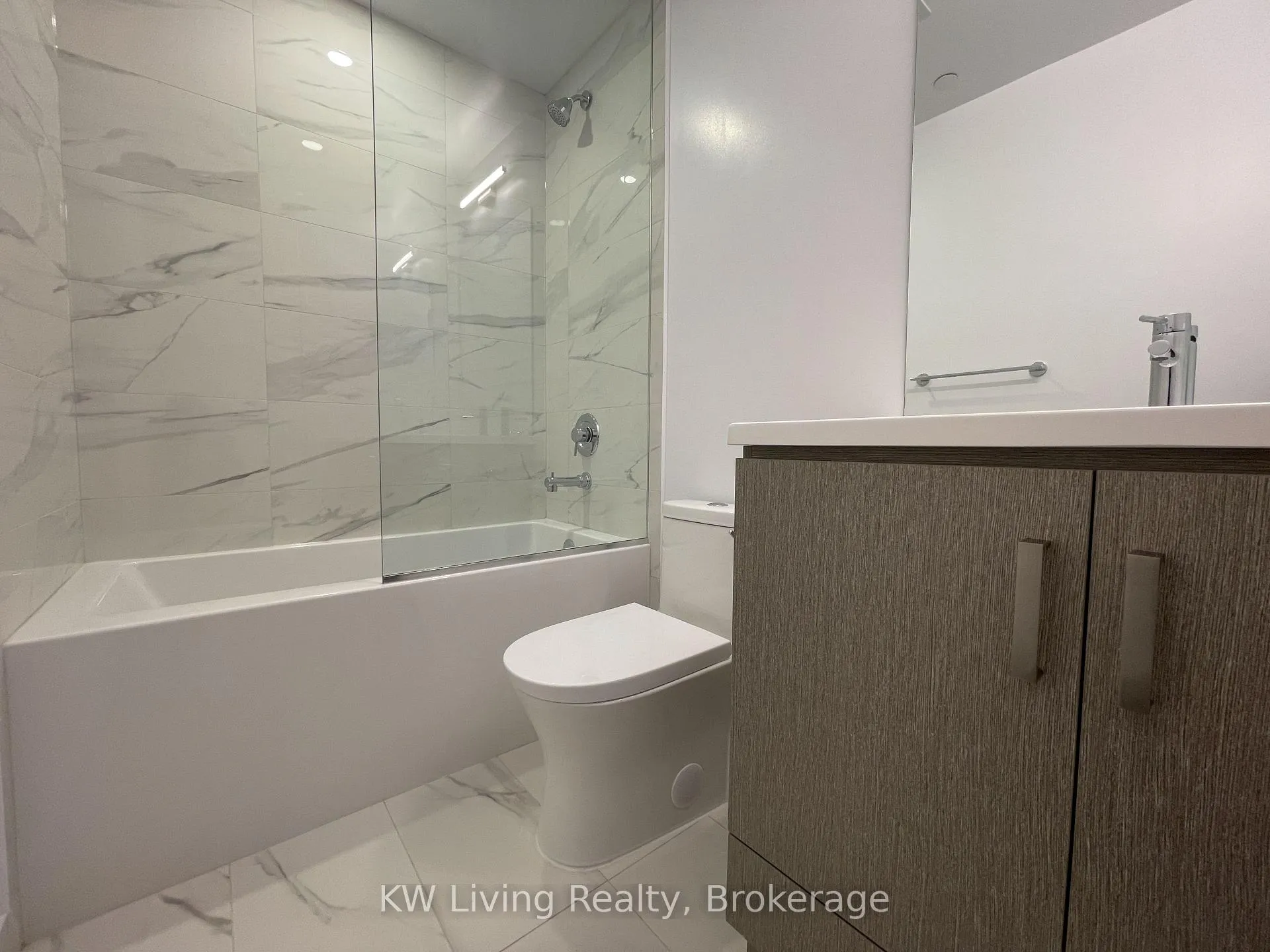 Photo 6 of Unit 1117, 60 Honeycrisp Crescent, Vaughan, Vaughan Corporate Centre — HOMEH