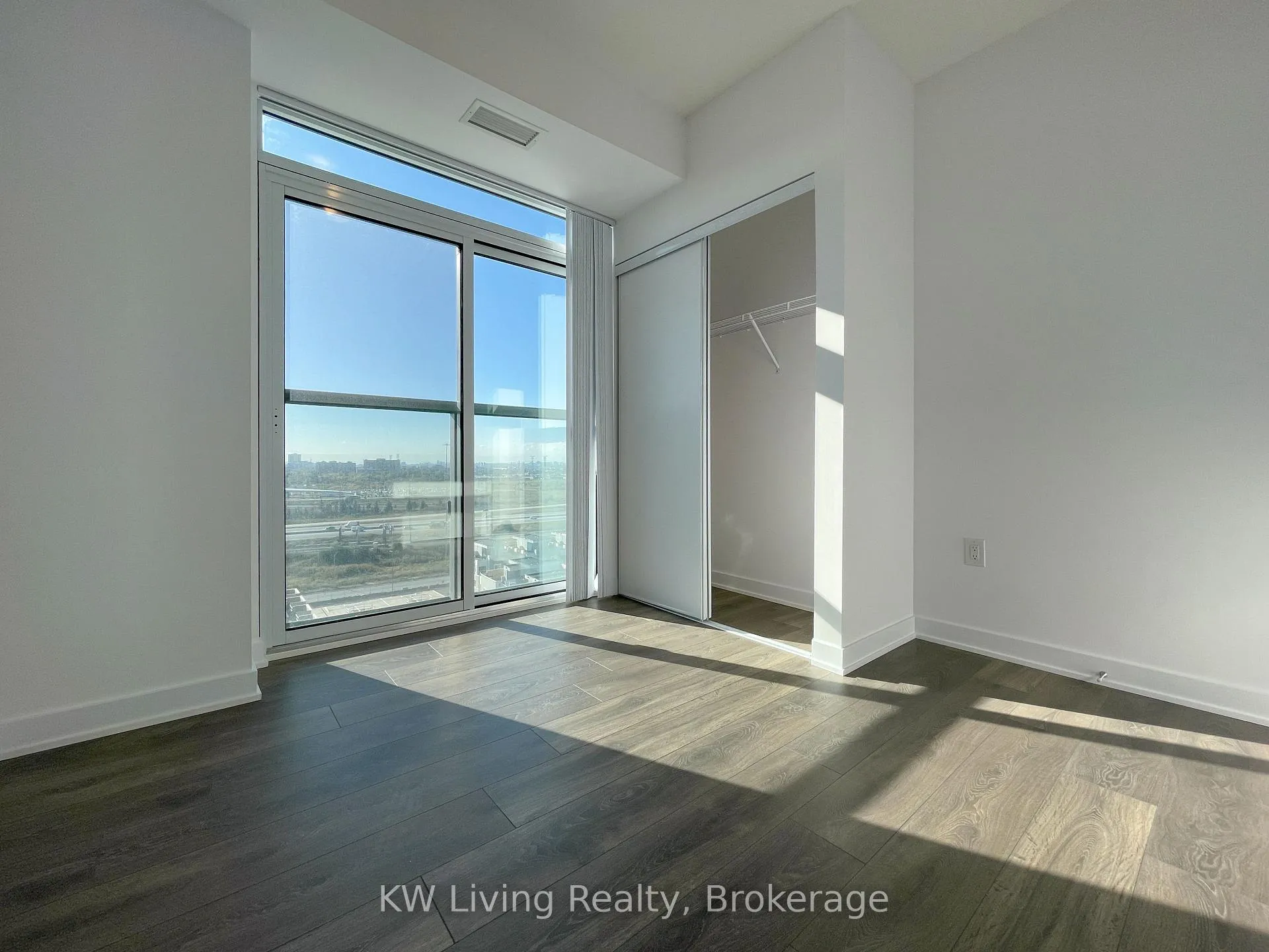 Photo 9 of Unit 1117, 60 Honeycrisp Crescent, Vaughan, Vaughan Corporate Centre — HOMEH