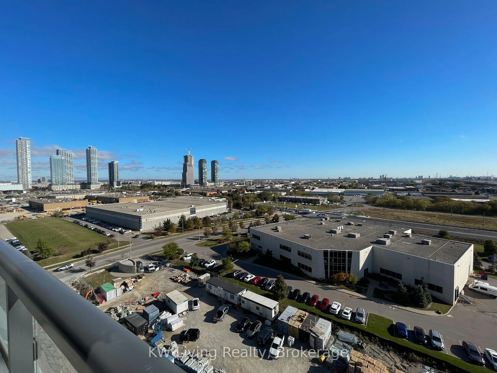 Photo 13 of Unit 1117, 60 Honeycrisp Crescent, Vaughan, Vaughan Corporate Centre — HOMEH