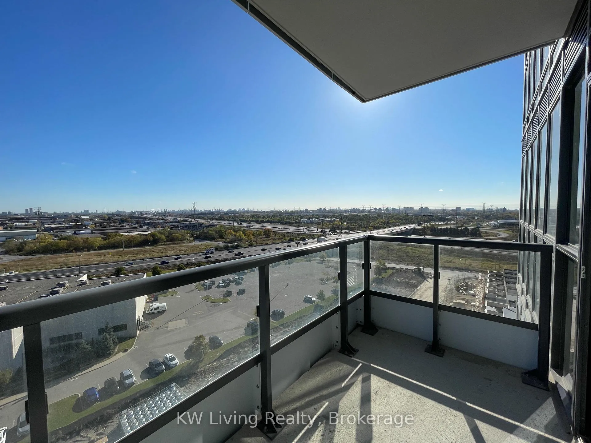 Photo 14 of Unit 1117, 60 Honeycrisp Crescent, Vaughan, Vaughan Corporate Centre — HOMEH