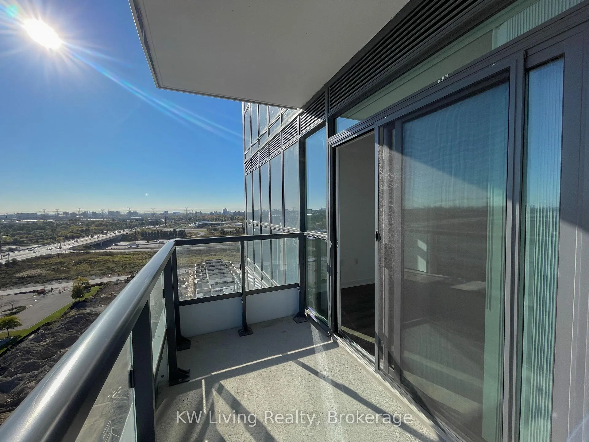 Photo 15 of Unit 1117, 60 Honeycrisp Crescent, Vaughan, Vaughan Corporate Centre — HOMEH