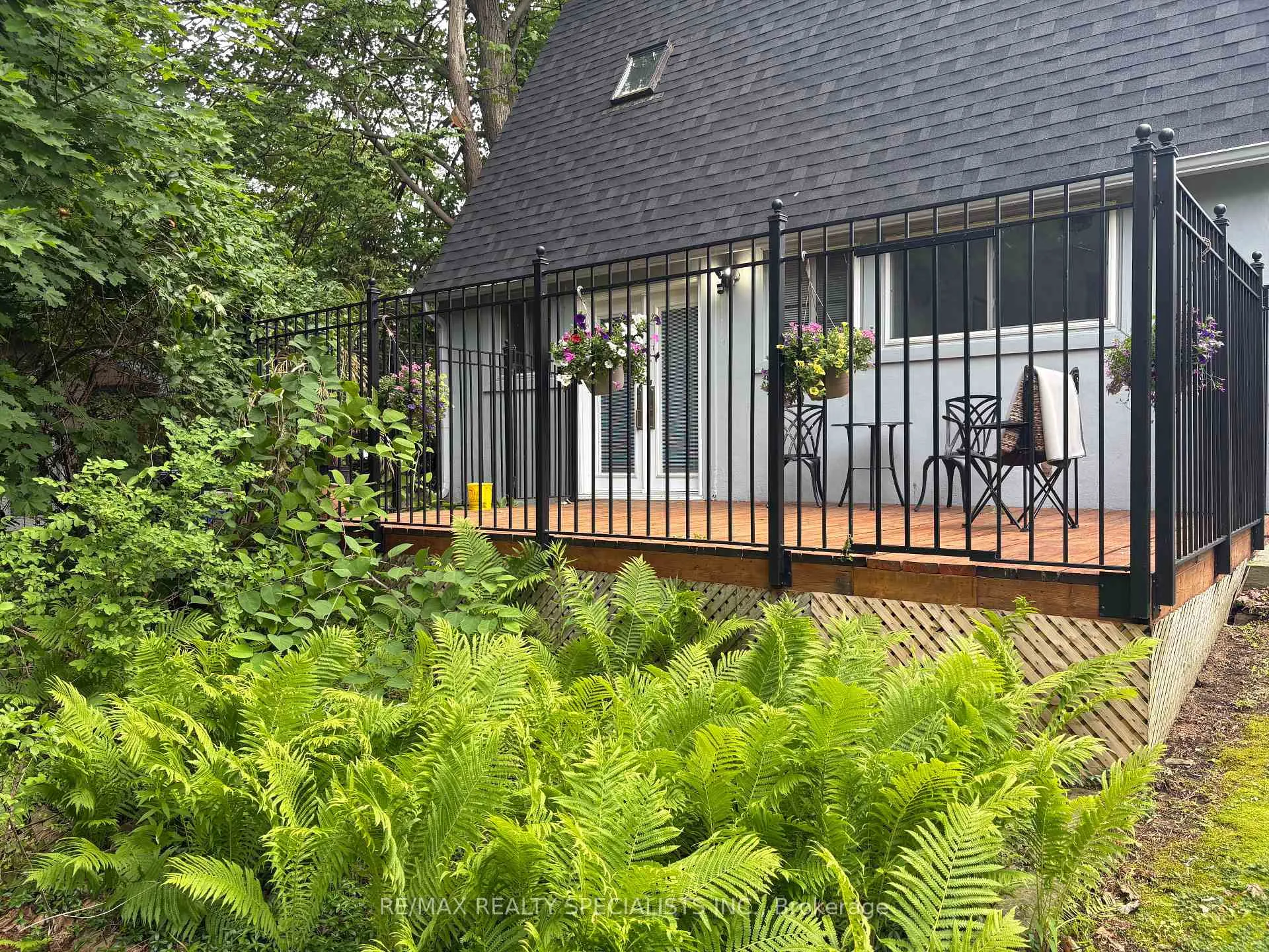 Front of 1233 Mississauga Road