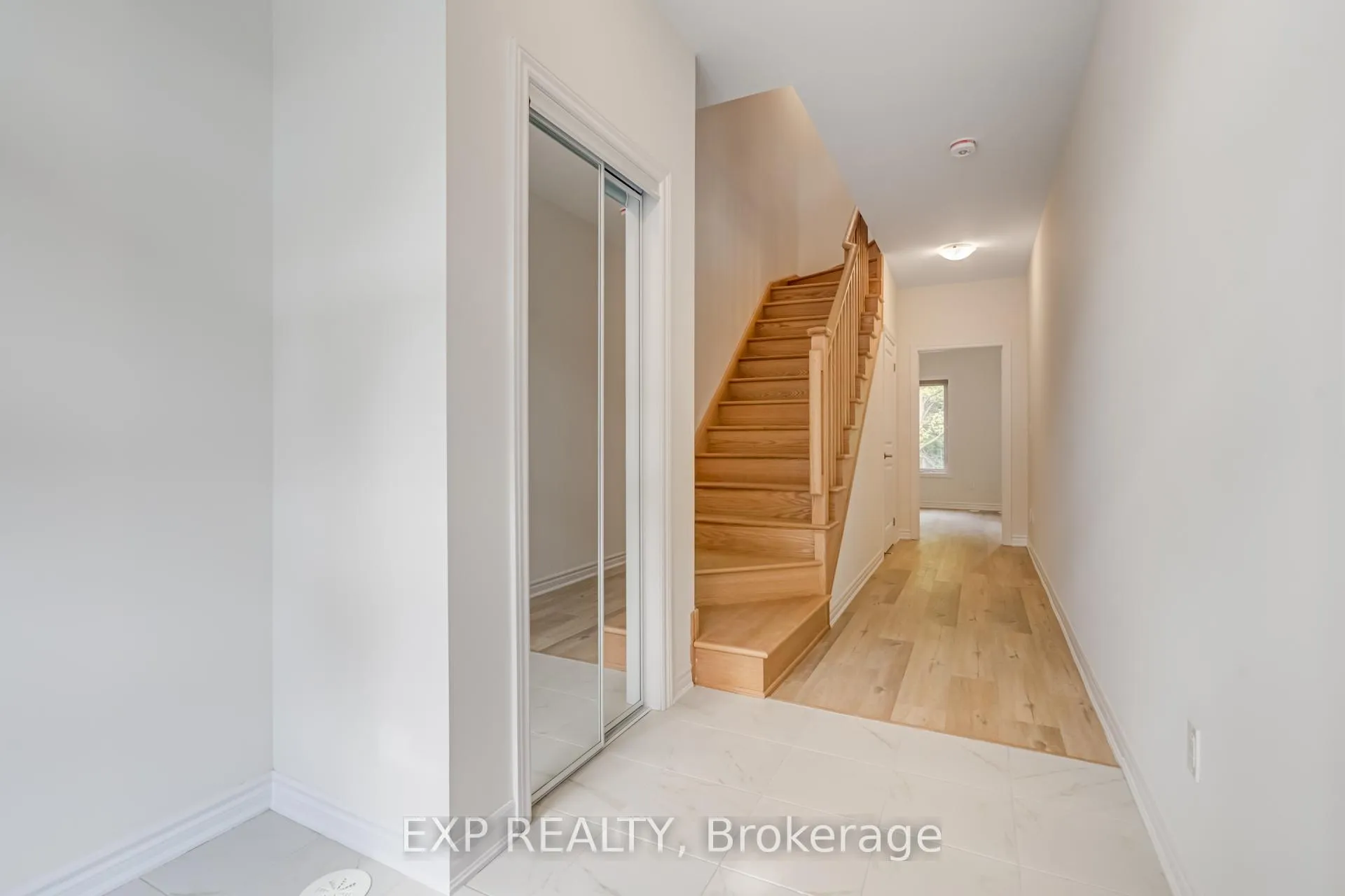 Photo 3 of 49 Paradox Street, Vaughan, Kleinburg — HOMEH