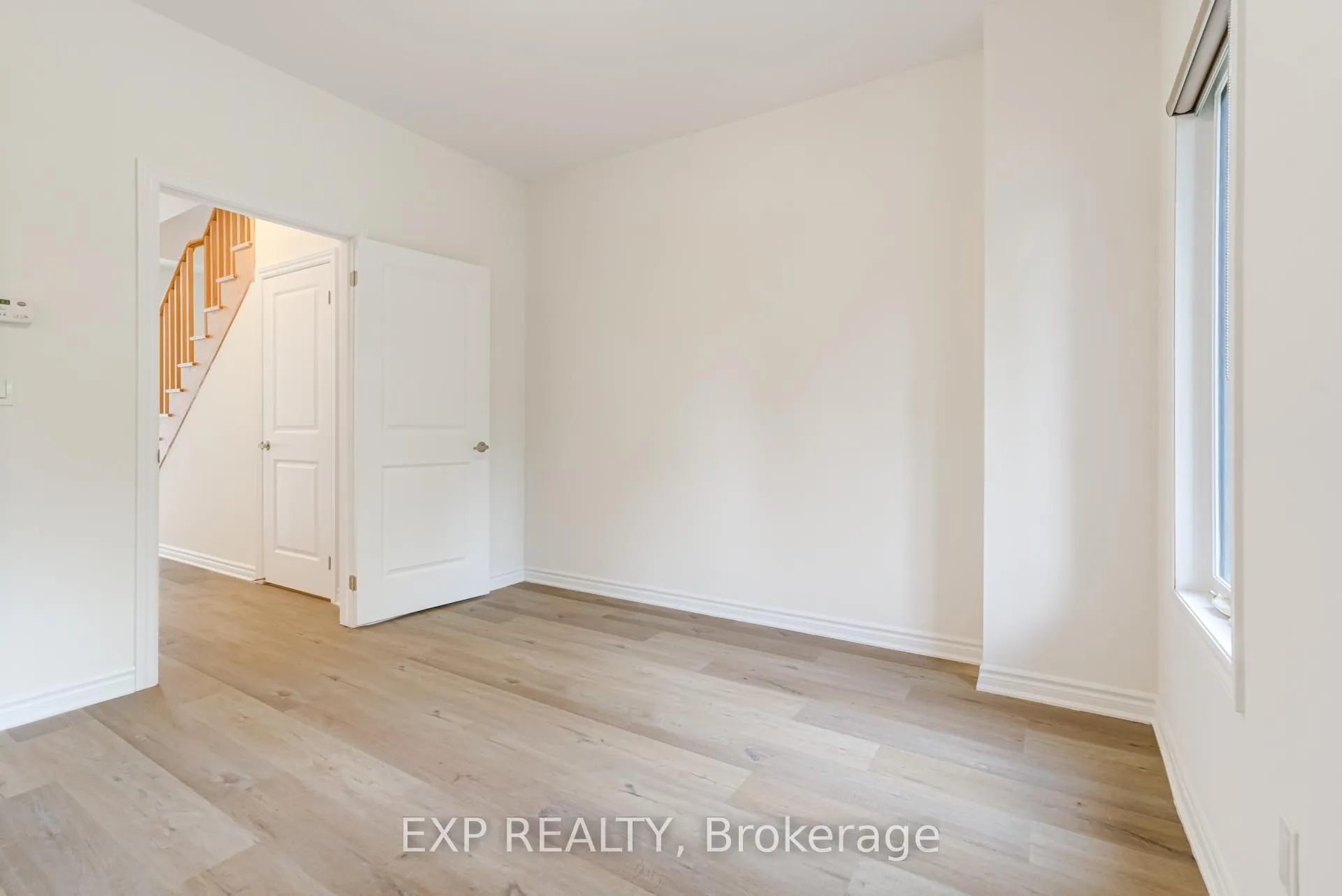 Photo 4 of 49 Paradox Street, Vaughan, Kleinburg — HOMEH