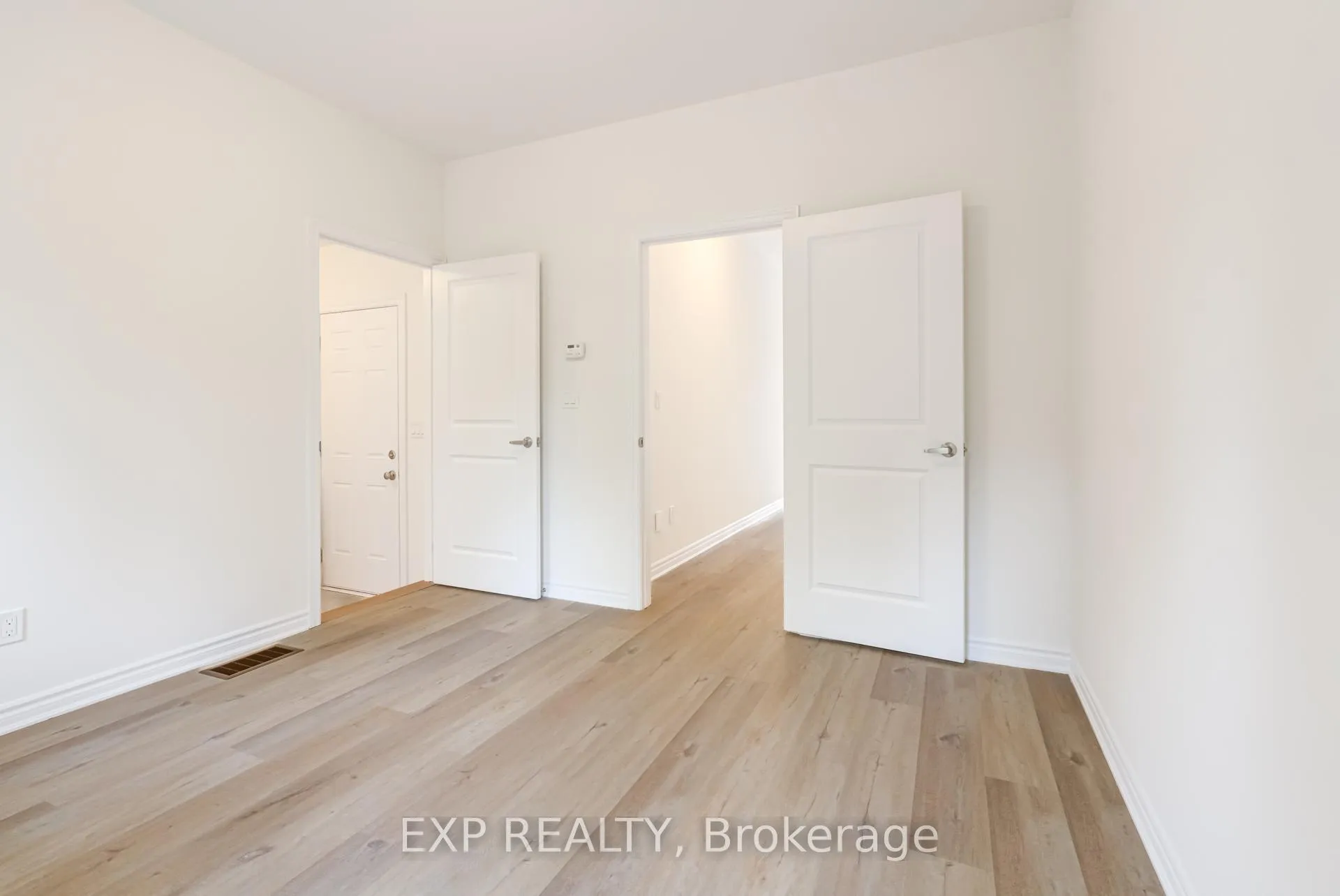 Photo 5 of 49 Paradox Street, Vaughan, Kleinburg — HOMEH