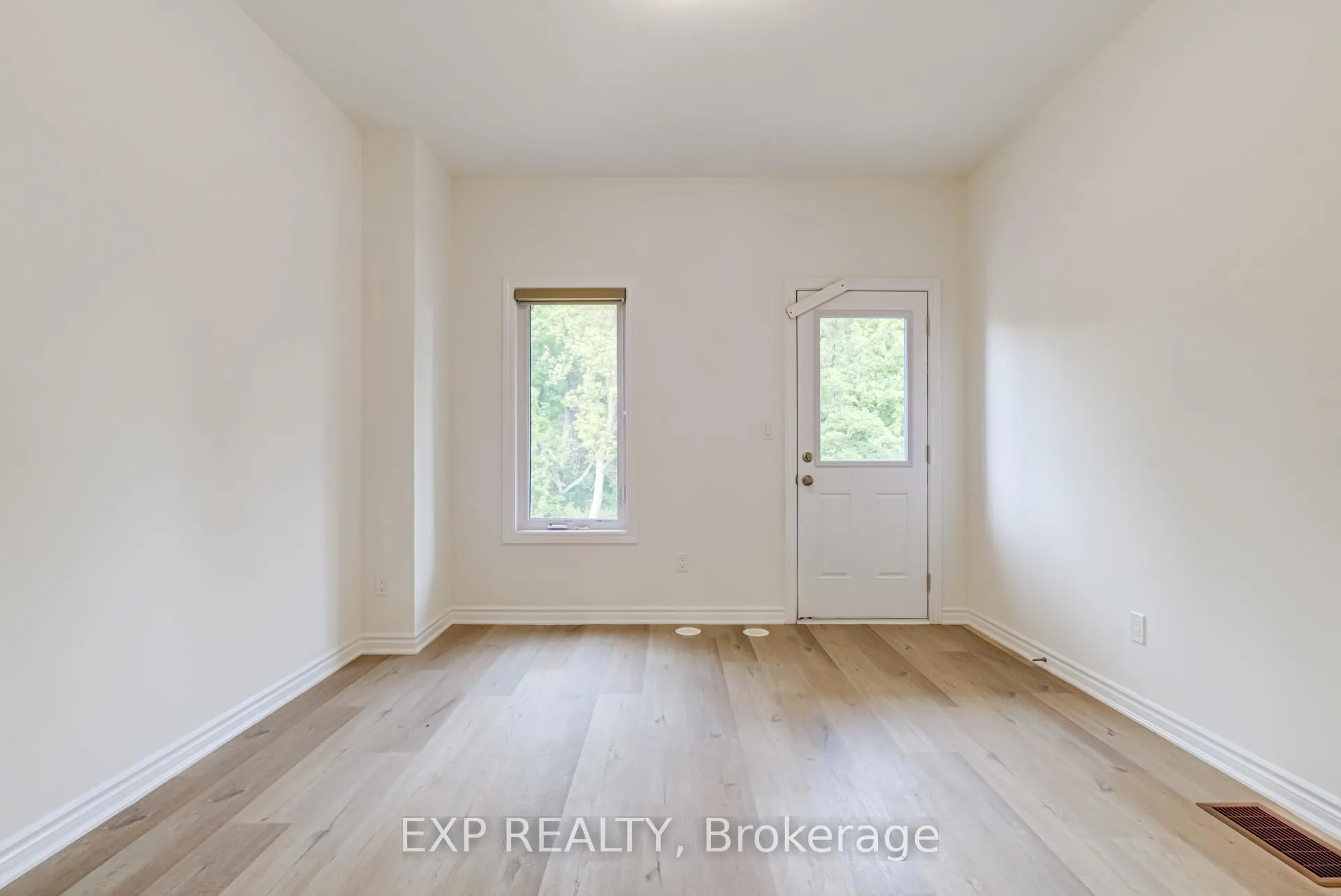 Photo 6 of 49 Paradox Street, Vaughan, Kleinburg — HOMEH