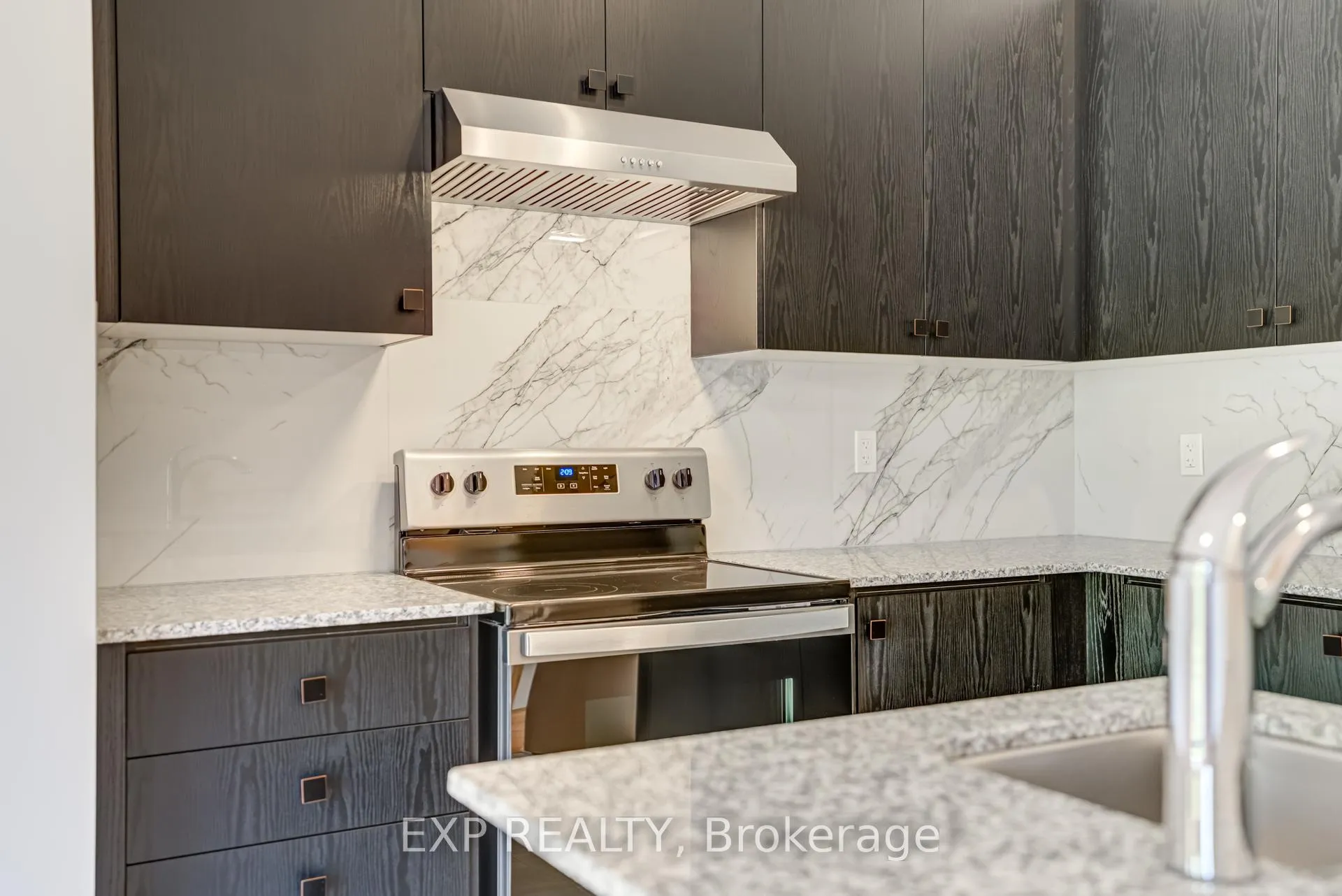 Photo 16 of 49 Paradox Street, Vaughan, Kleinburg — HOMEH