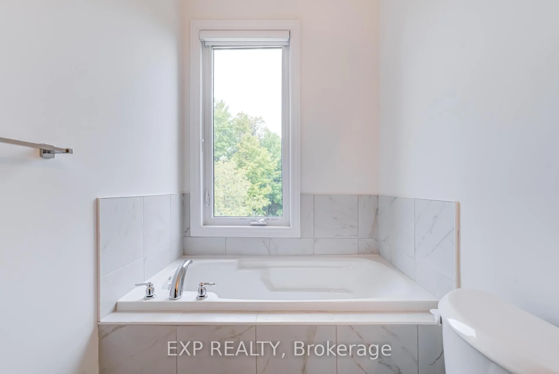 Photo 33 of 49 Paradox Street, Vaughan, Kleinburg — HOMEH