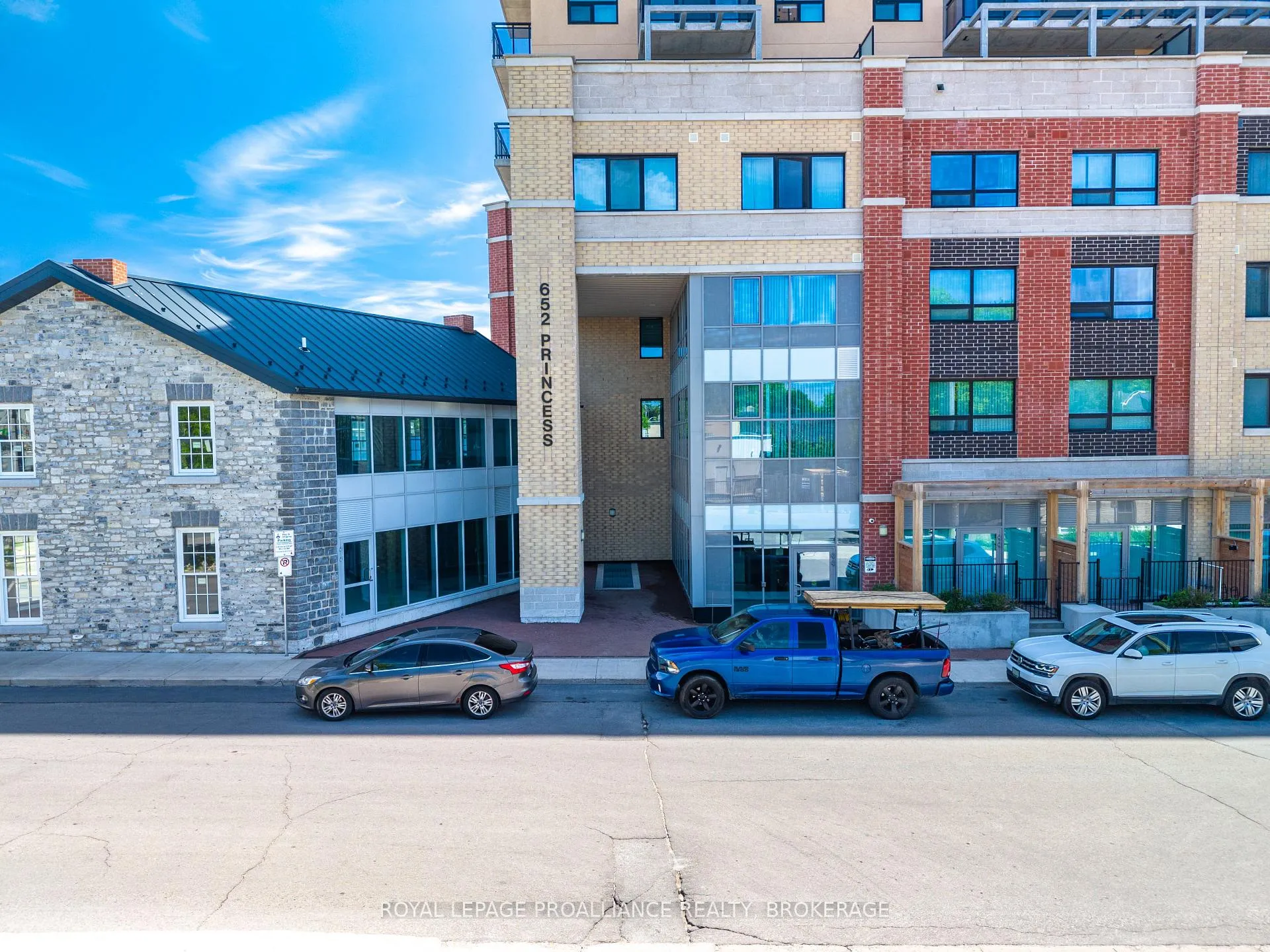 Photo 5 of Unit 818, 652 Princess Street, Kingston, Central City East — HOMEH