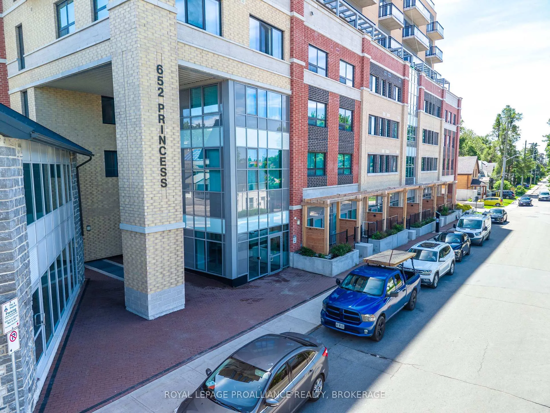 Photo 6 of Unit 818, 652 Princess Street, Kingston, Central City East — HOMEH