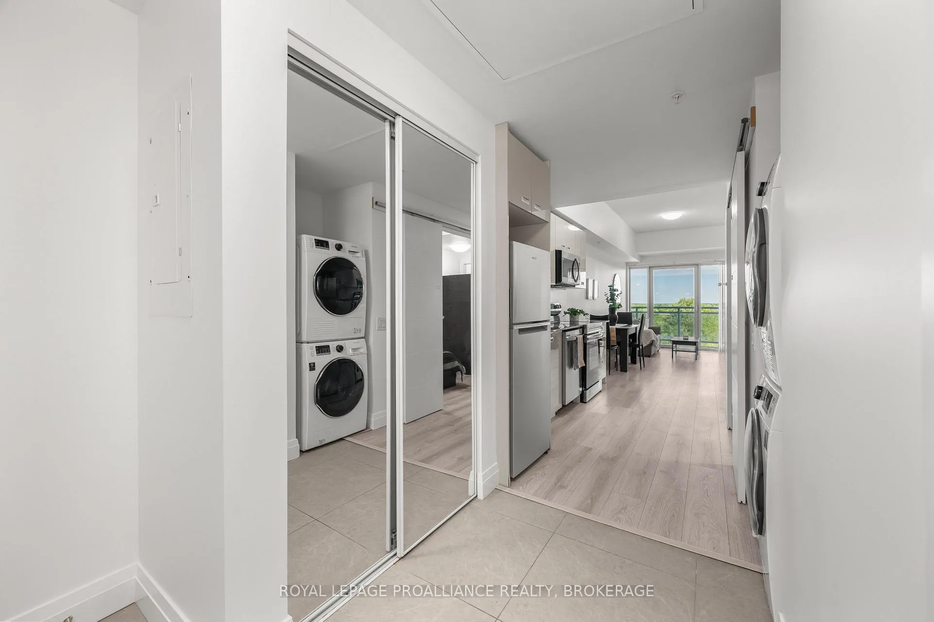 Photo 7 of Unit 818, 652 Princess Street, Kingston, Central City East — HOMEH
