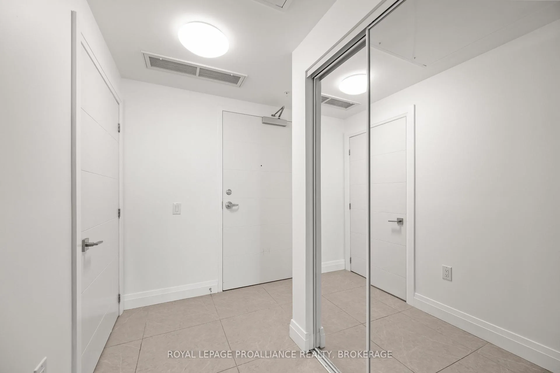 Photo 8 of Unit 818, 652 Princess Street, Kingston, Central City East — HOMEH
