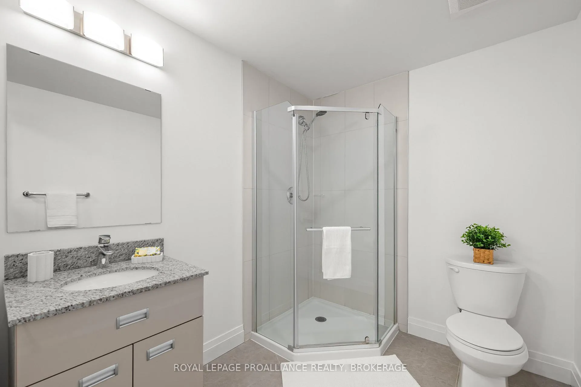 Photo 9 of Unit 818, 652 Princess Street, Kingston, Central City East — HOMEH