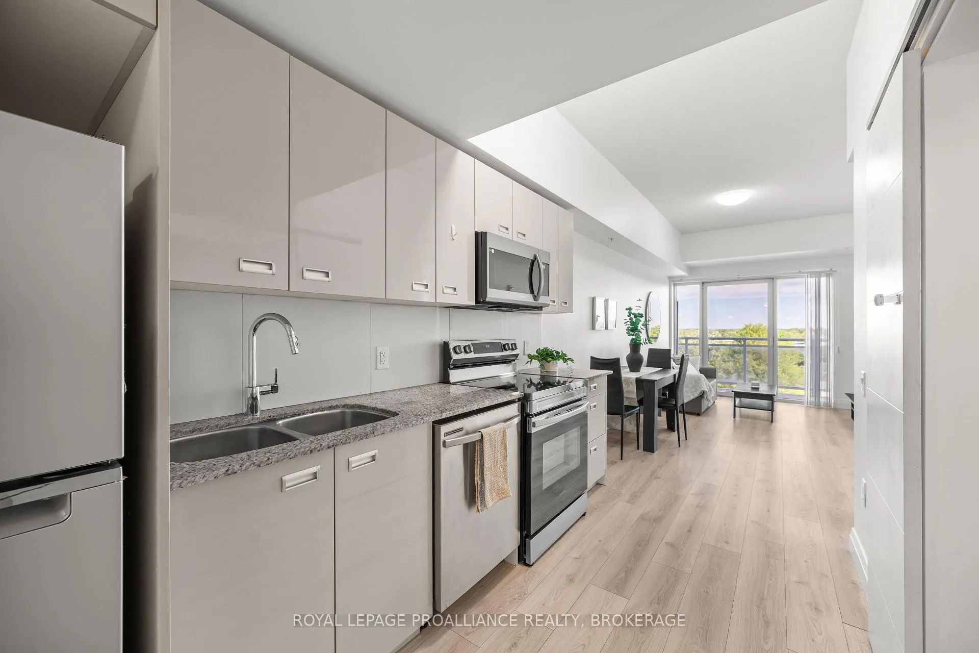 Photo 10 of Unit 818, 652 Princess Street, Kingston, Central City East — HOMEH
