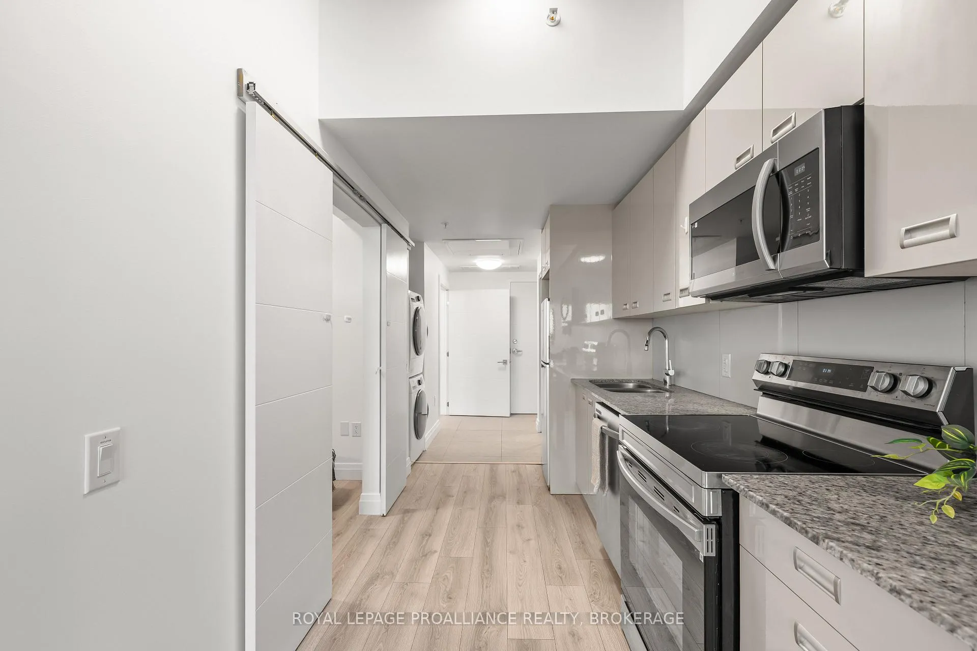 Photo 11 of Unit 818, 652 Princess Street, Kingston, Central City East — HOMEH