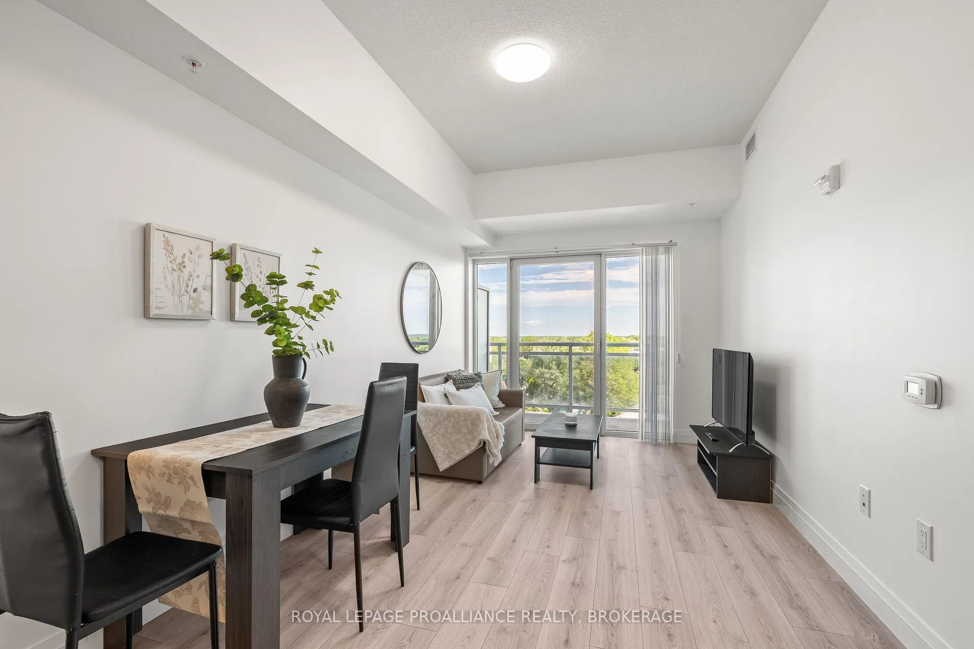 Photo 13 of Unit 818, 652 Princess Street, Kingston, Central City East — HOMEH