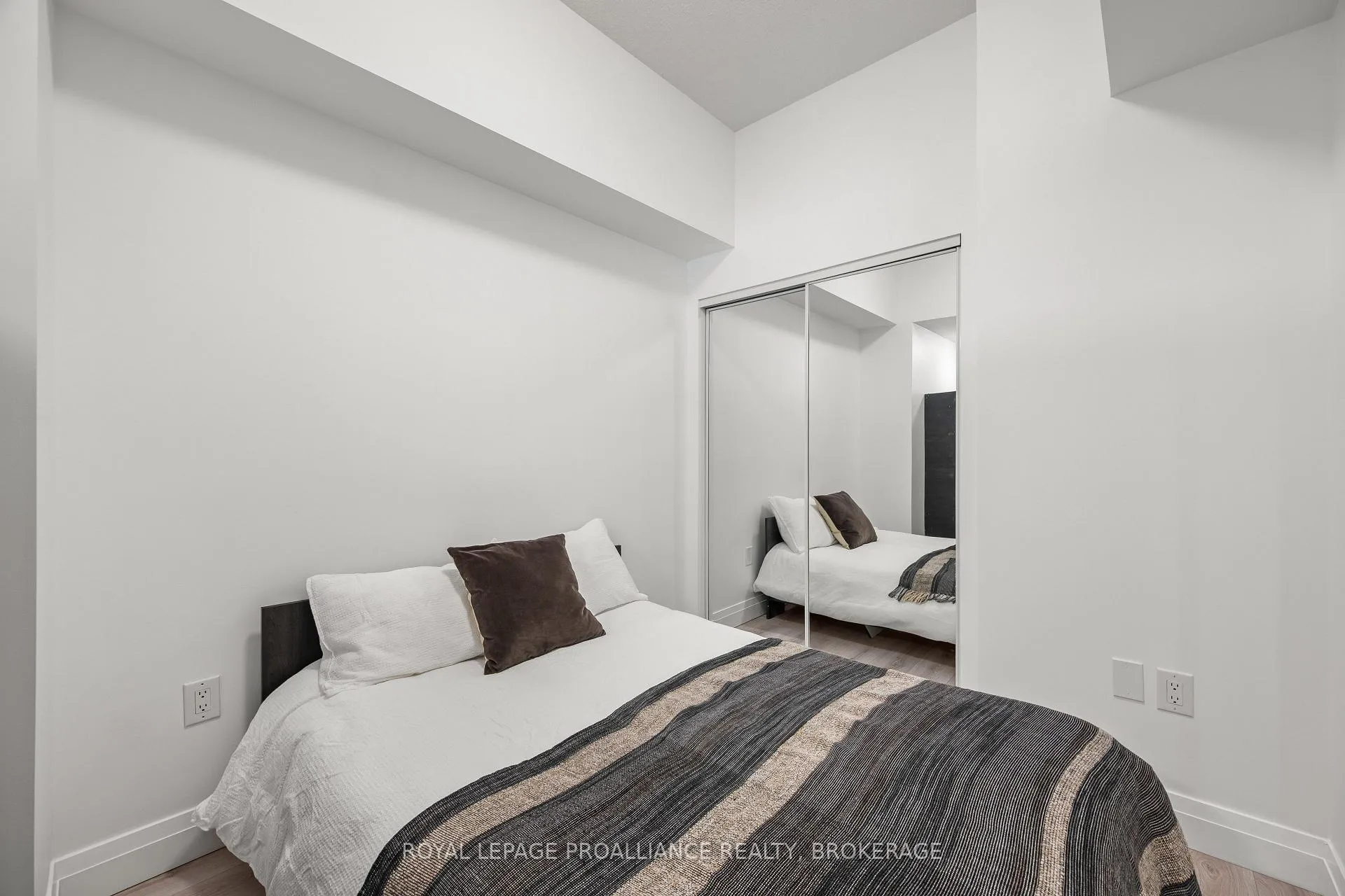 Photo 15 of Unit 818, 652 Princess Street, Kingston, Central City East — HOMEH