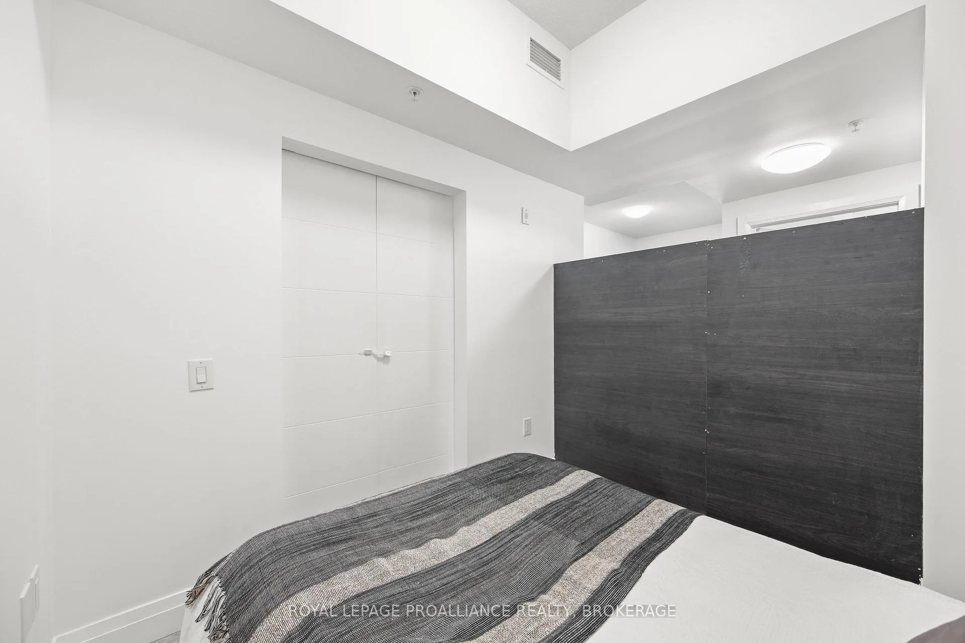 Photo 16 of Unit 818, 652 Princess Street, Kingston, Central City East — HOMEH