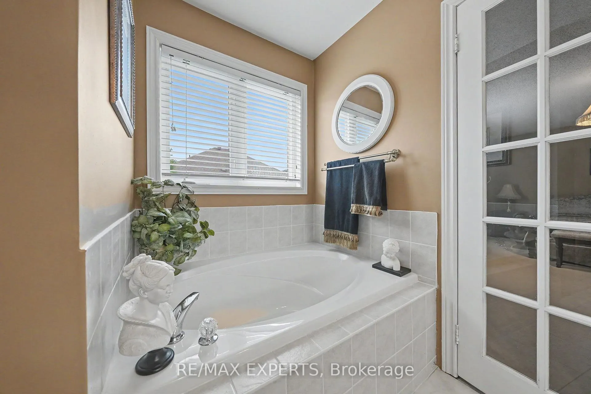 Photo 16 of 46 Battleford Avenue, Vaughan, Vellore Village — HOMEH