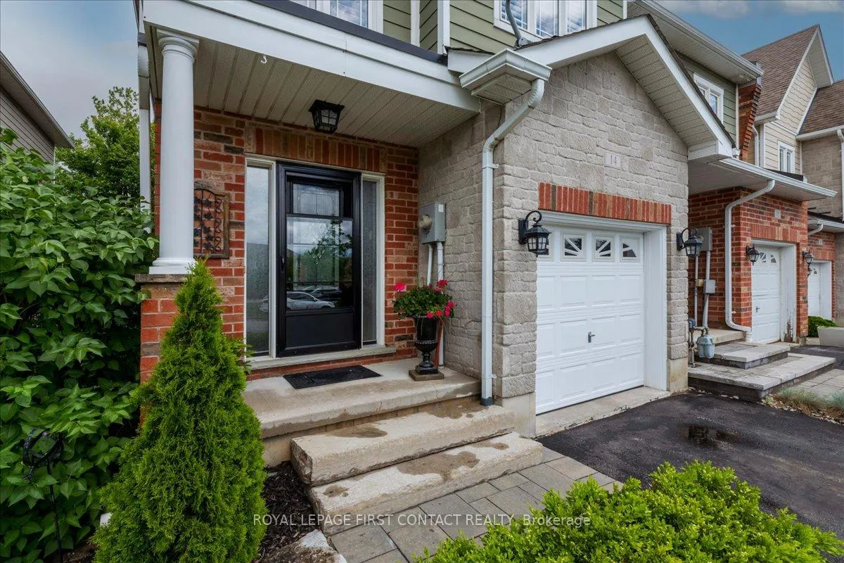 Photo 2 of 14 Claudio Crescent, Barrie, Holly — HOMEH