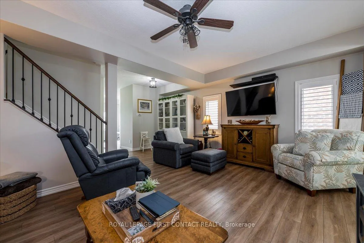 Photo 7 of 14 Claudio Crescent, Barrie, Holly — HOMEH