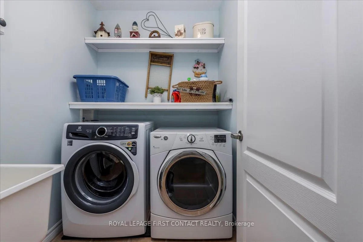 Photo 23 of 14 Claudio Crescent, Barrie, Holly — HOMEH
