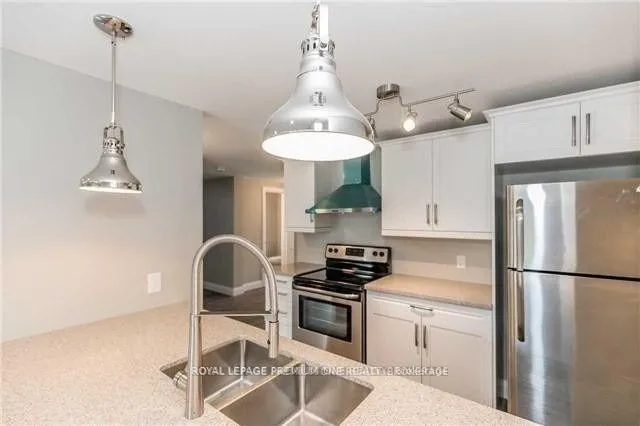 Photo 3 of 80 Wessenger Drive, Barrie, Holly — HOMEH