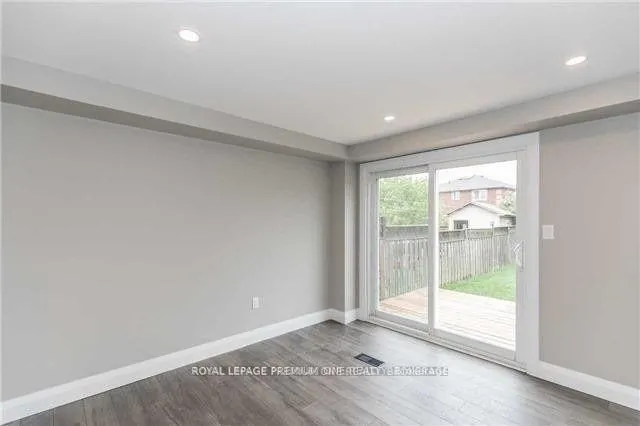Photo 5 of 80 Wessenger Drive, Barrie, Holly — HOMEH