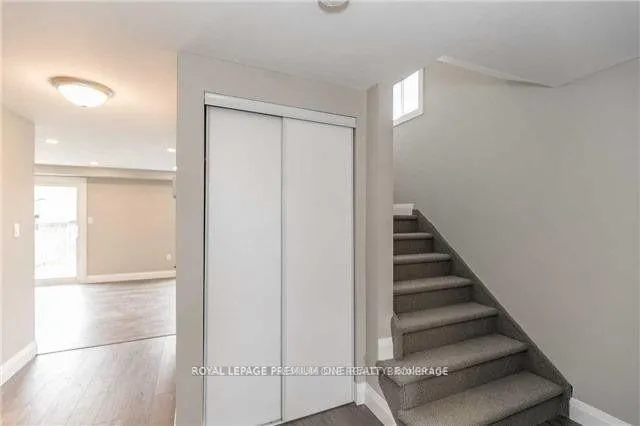 Photo 6 of 80 Wessenger Drive, Barrie, Holly — HOMEH