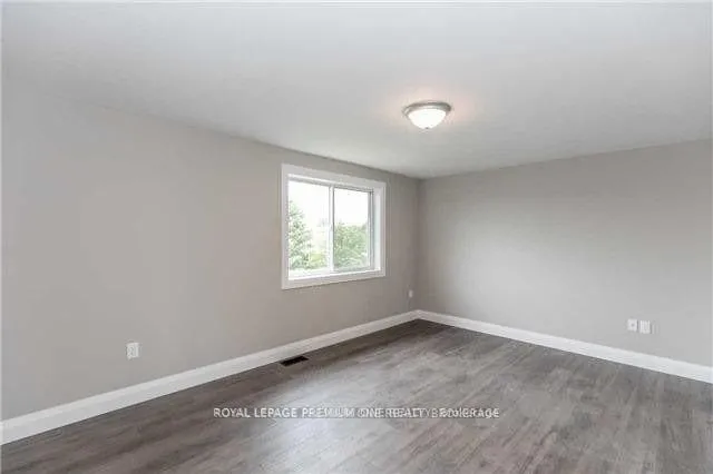 Photo 8 of 80 Wessenger Drive, Barrie, Holly — HOMEH