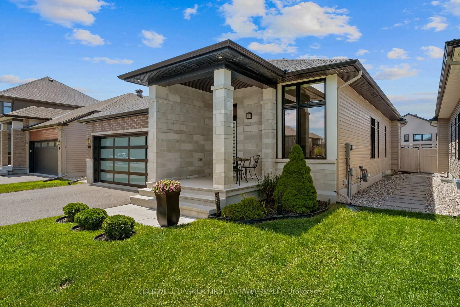 Photo 3 of 108 Scorpio Mews, Ottawa, Riverside South/Gloucester Glen — HOMEH