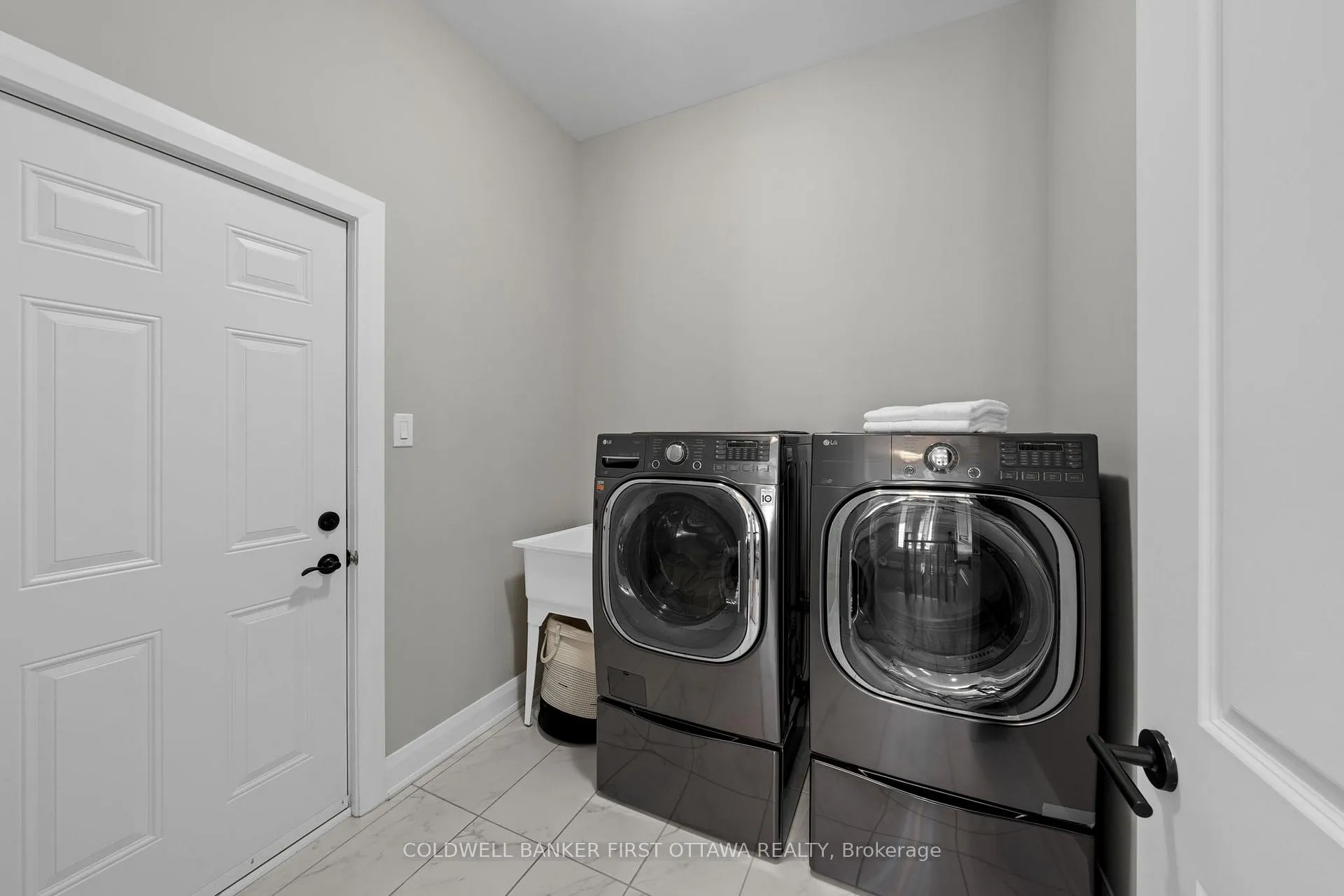 Photo 9 of 108 Scorpio Mews, Ottawa, Riverside South/Gloucester Glen — HOMEH