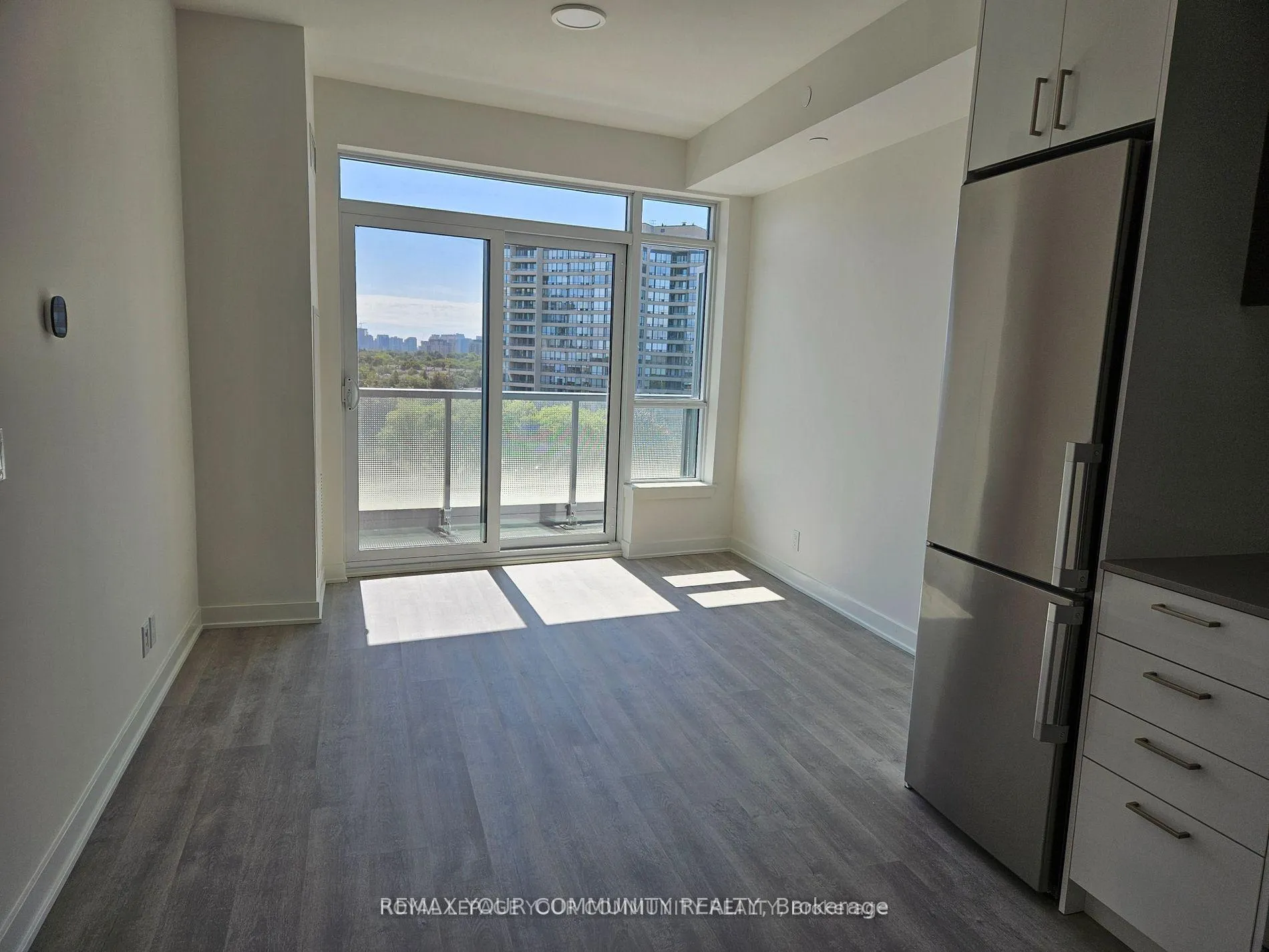 Photo 3 of Unit 509, 30 Upper Mall Way, Vaughan, Brownridge — HOMEH