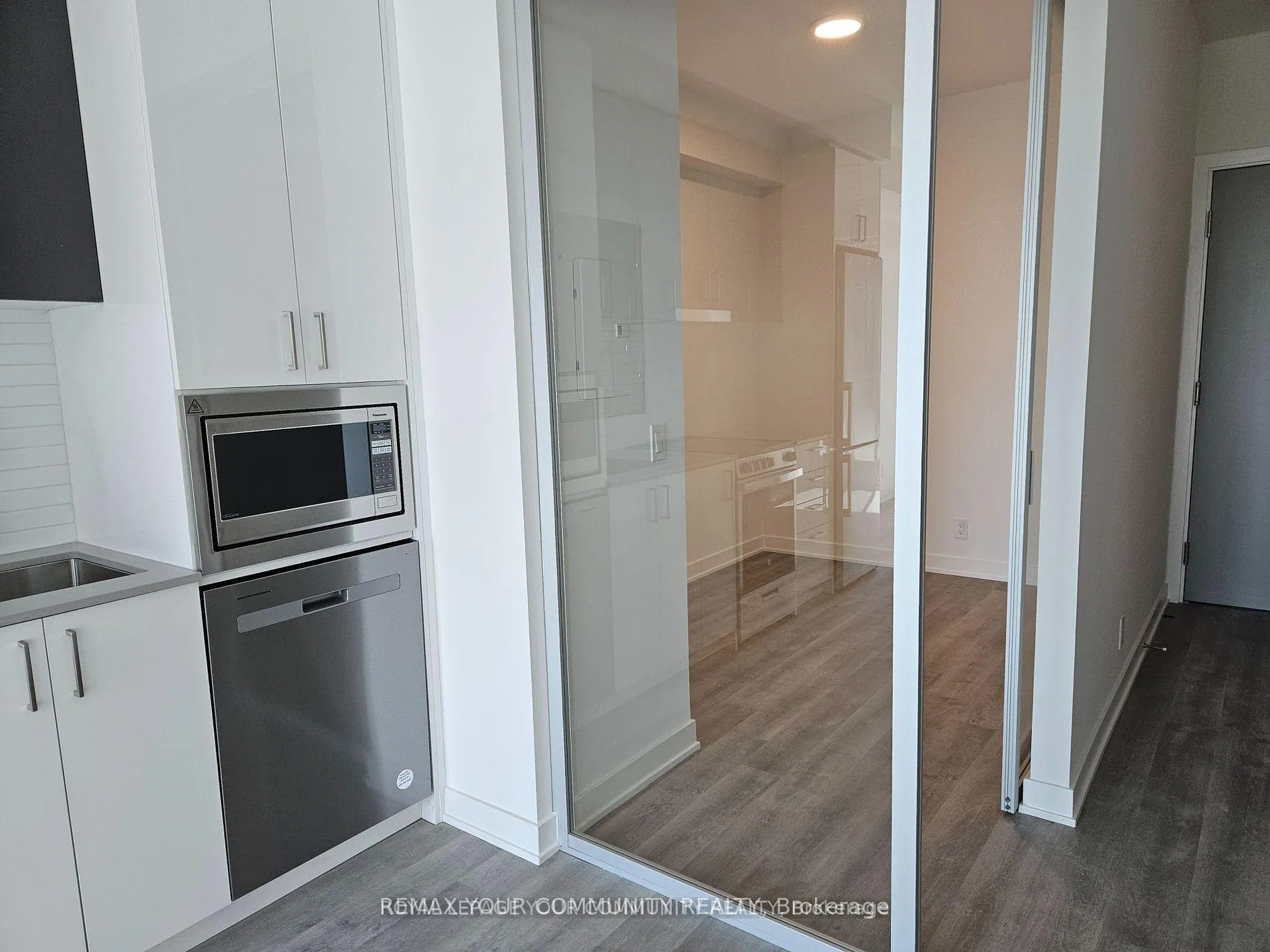 Photo 5 of Unit 509, 30 Upper Mall Way, Vaughan, Brownridge — HOMEH