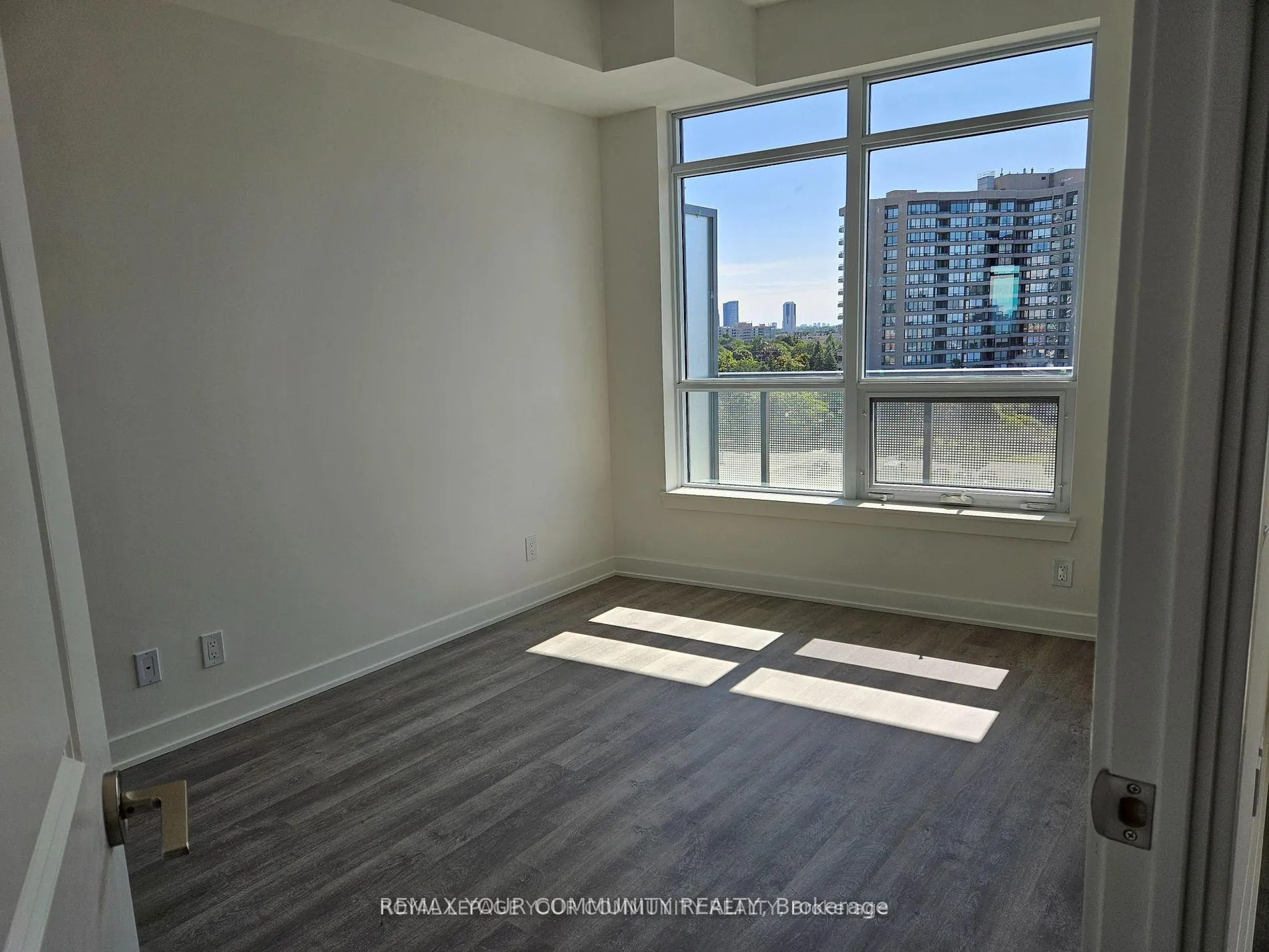 Photo 6 of Unit 509, 30 Upper Mall Way, Vaughan, Brownridge — HOMEH
