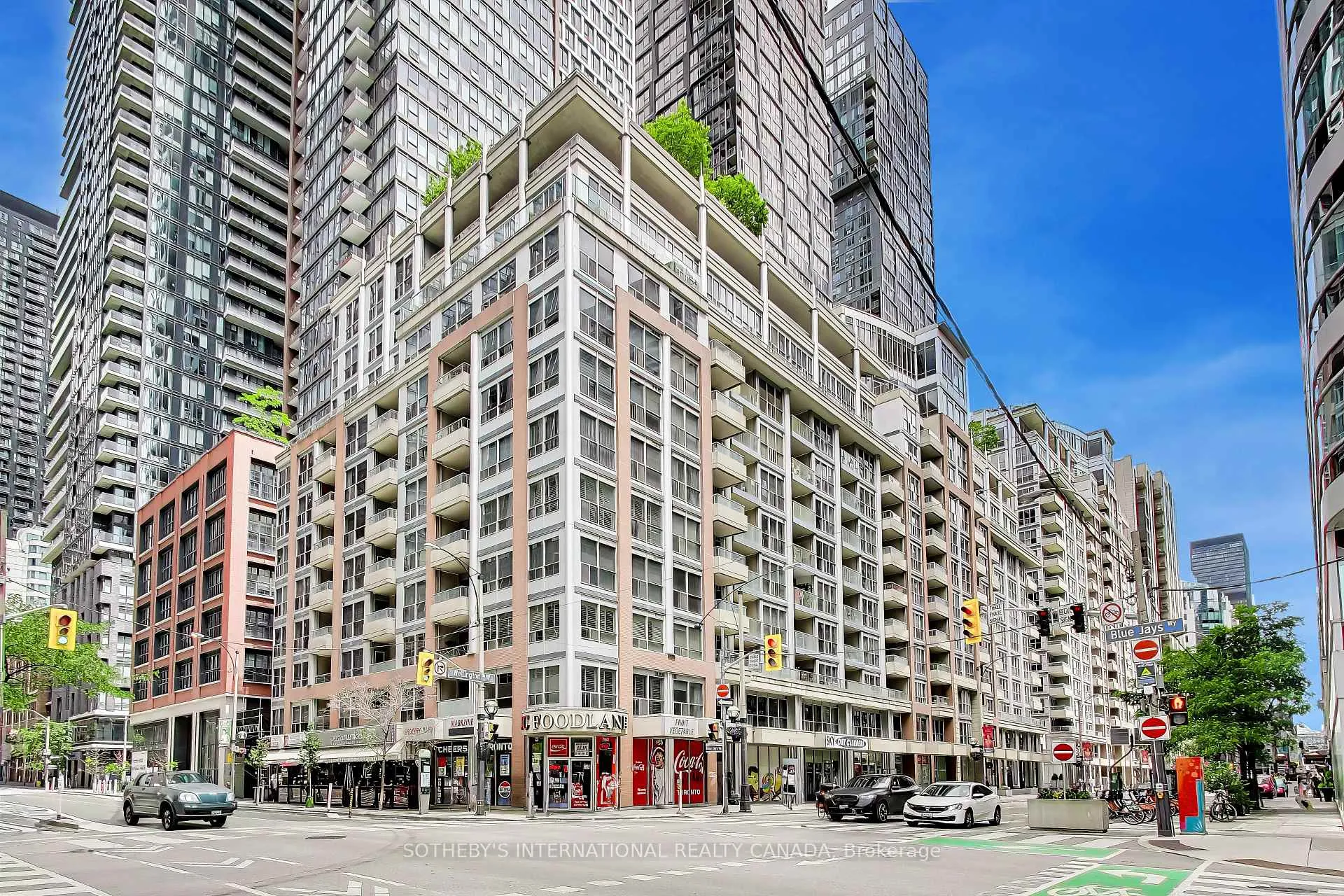 Front of Unit 1005, 270 Wellington Street W